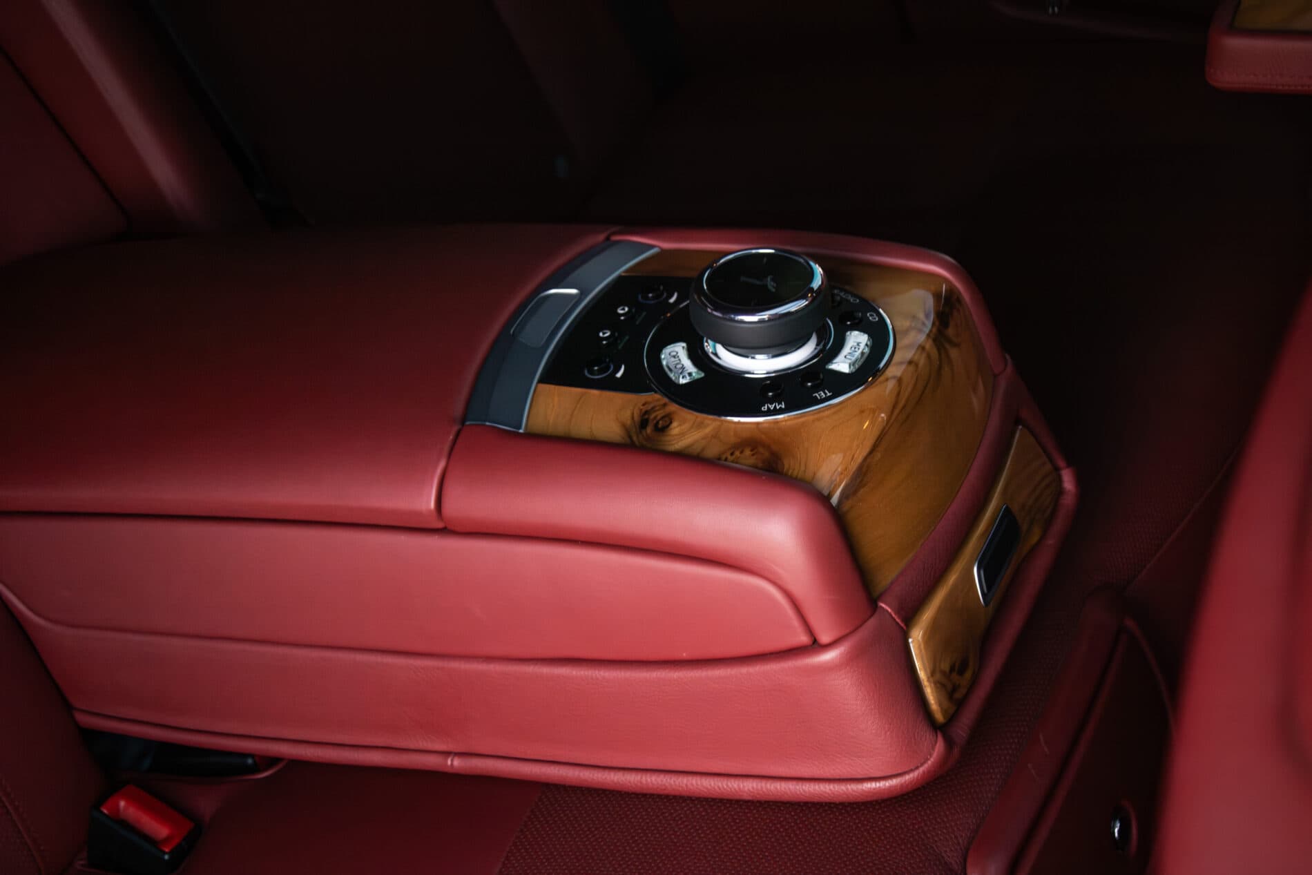 2014 Rolls-Royce Ghost, biela sedan, 89 500 km