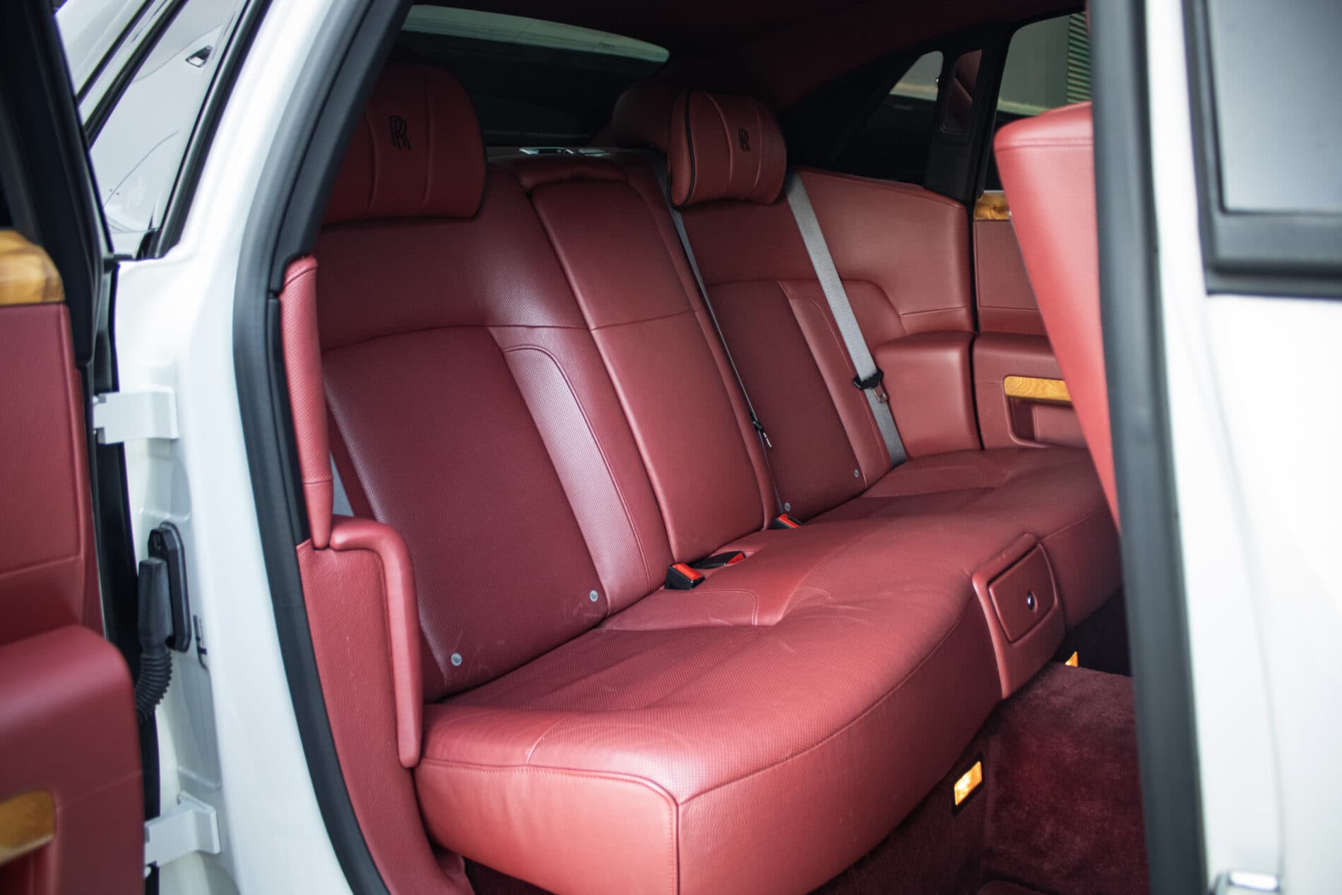 2014 Rolls-Royce Ghost, biela sedan, 89 500 km
