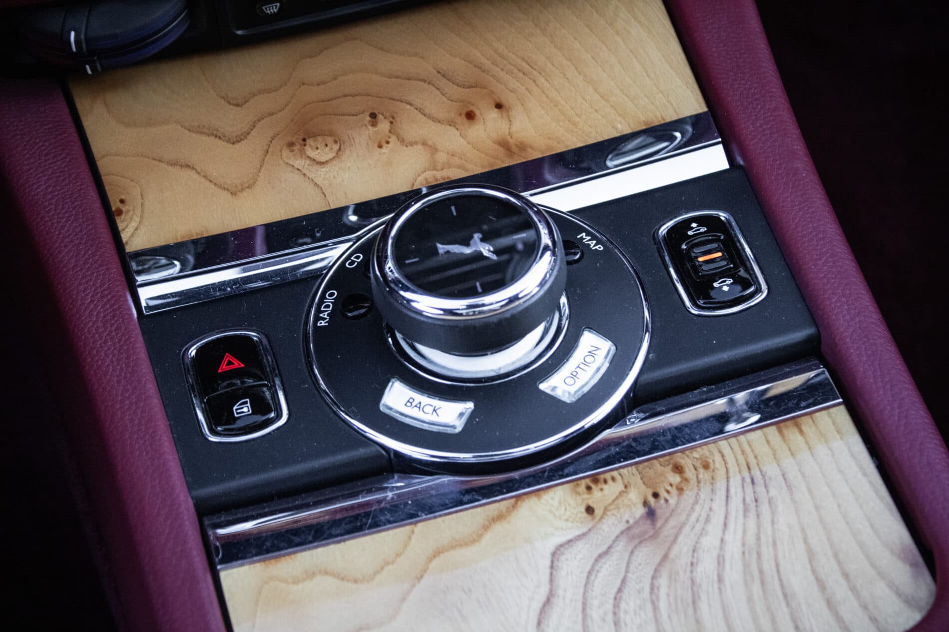 2014 Rolls-Royce Ghost, biela sedan, 89 500 km