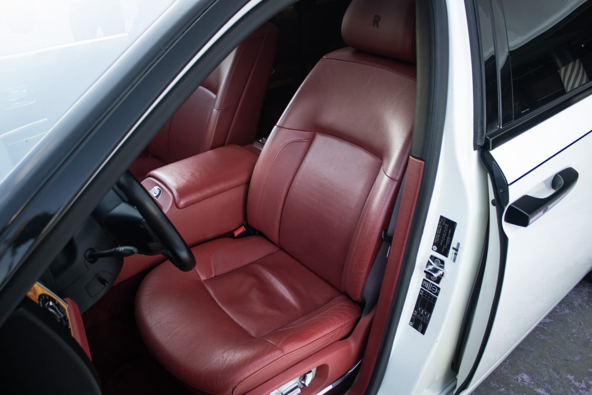 2014 Rolls-Royce Ghost, biela sedan, 89 500 km