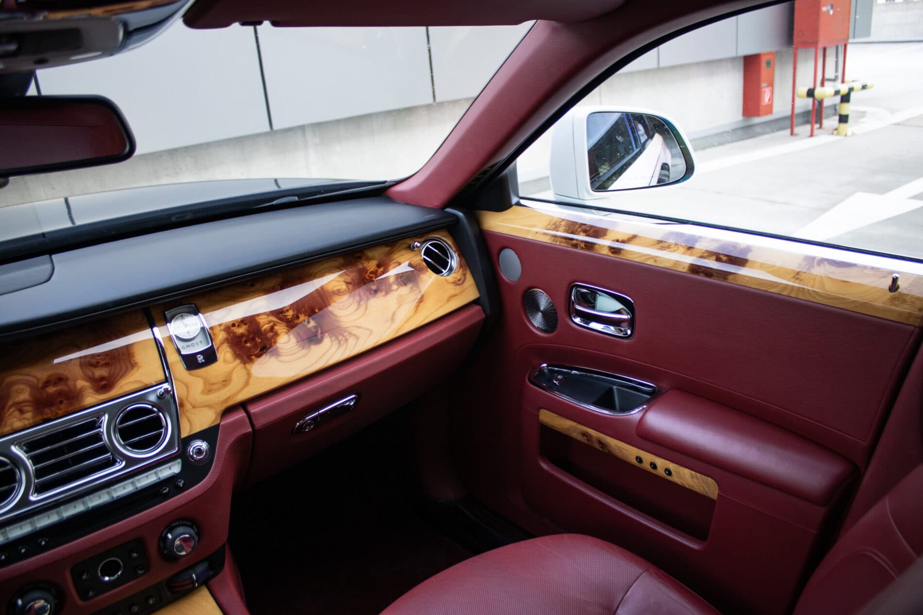 2014 Rolls-Royce Ghost, biela sedan, 89 500 km
