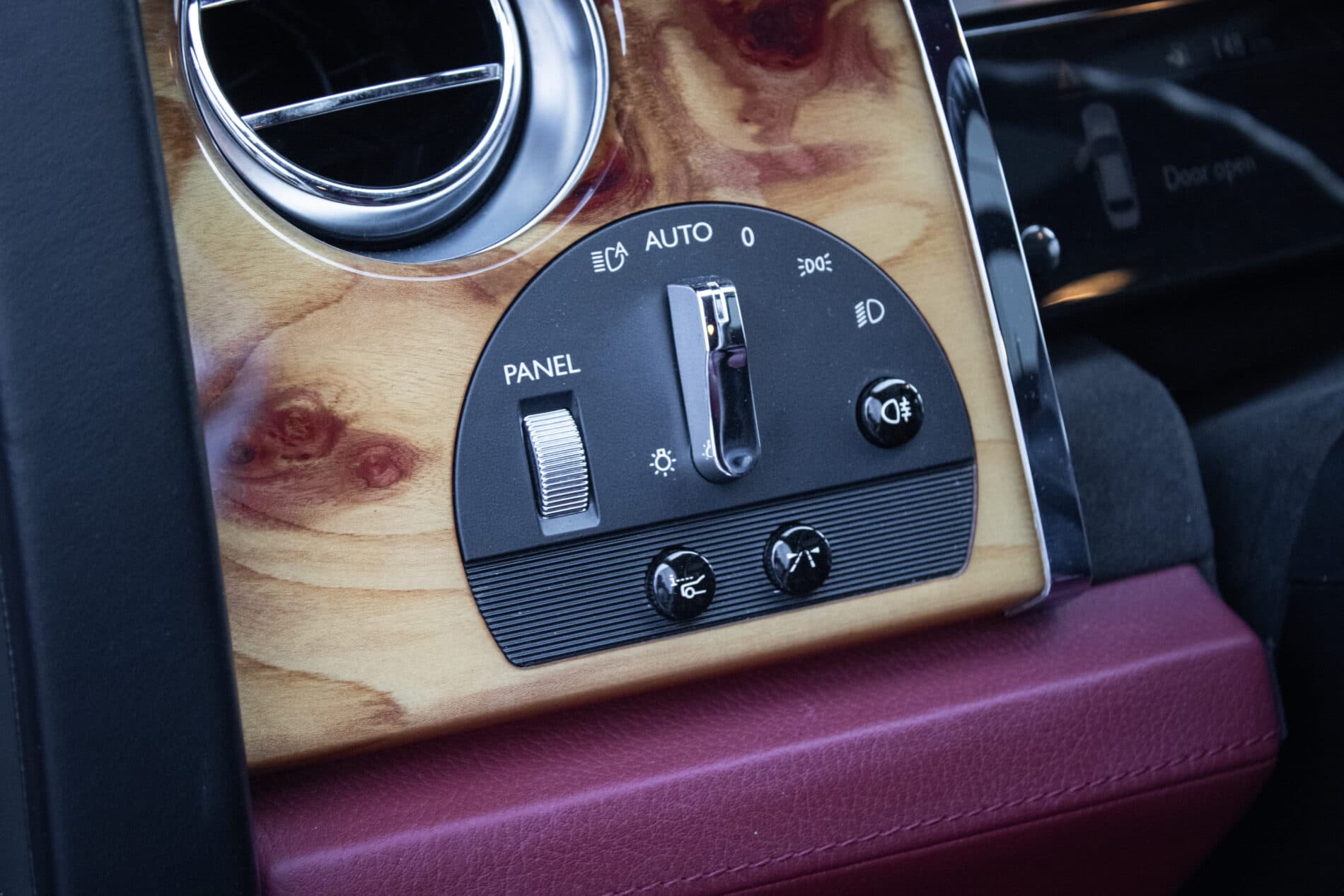 2014 Rolls-Royce Ghost, biela sedan, 89 500 km
