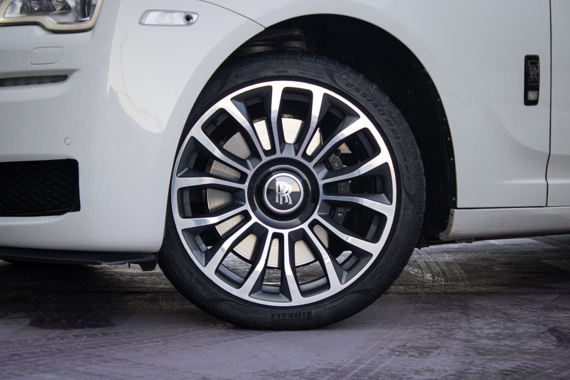 2014 Rolls-Royce Ghost, biela sedan, 89 500 km