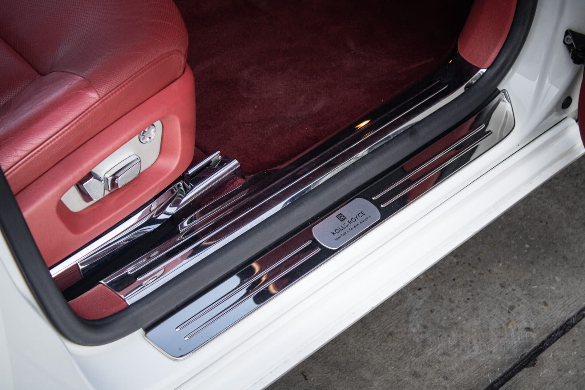 2014 Rolls-Royce Ghost, biela sedan, 89 500 km