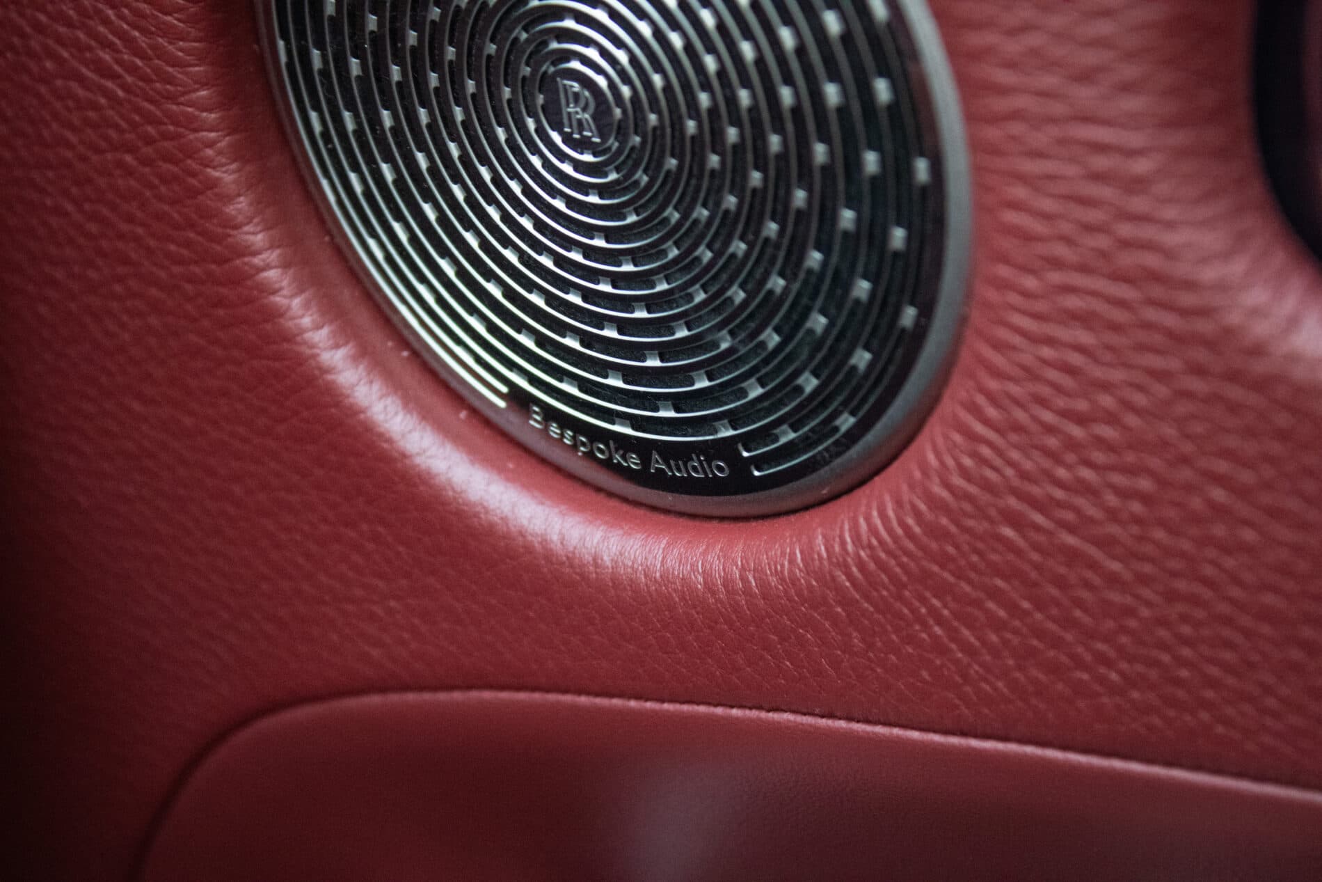 2014 Rolls-Royce Ghost, biela sedan, 89 500 km