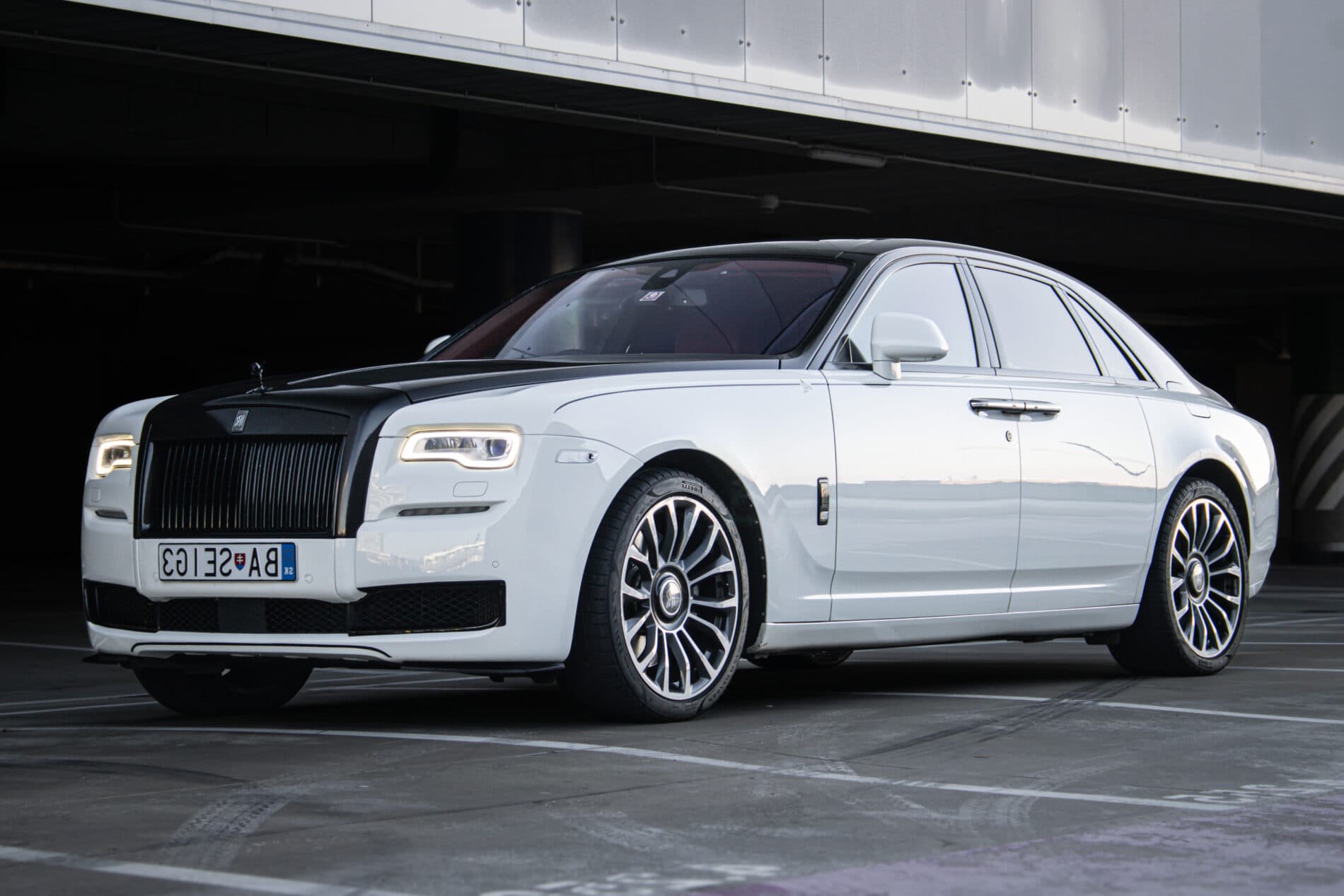 2014 Rolls-Royce Ghost, biela sedan, 89 500 km
