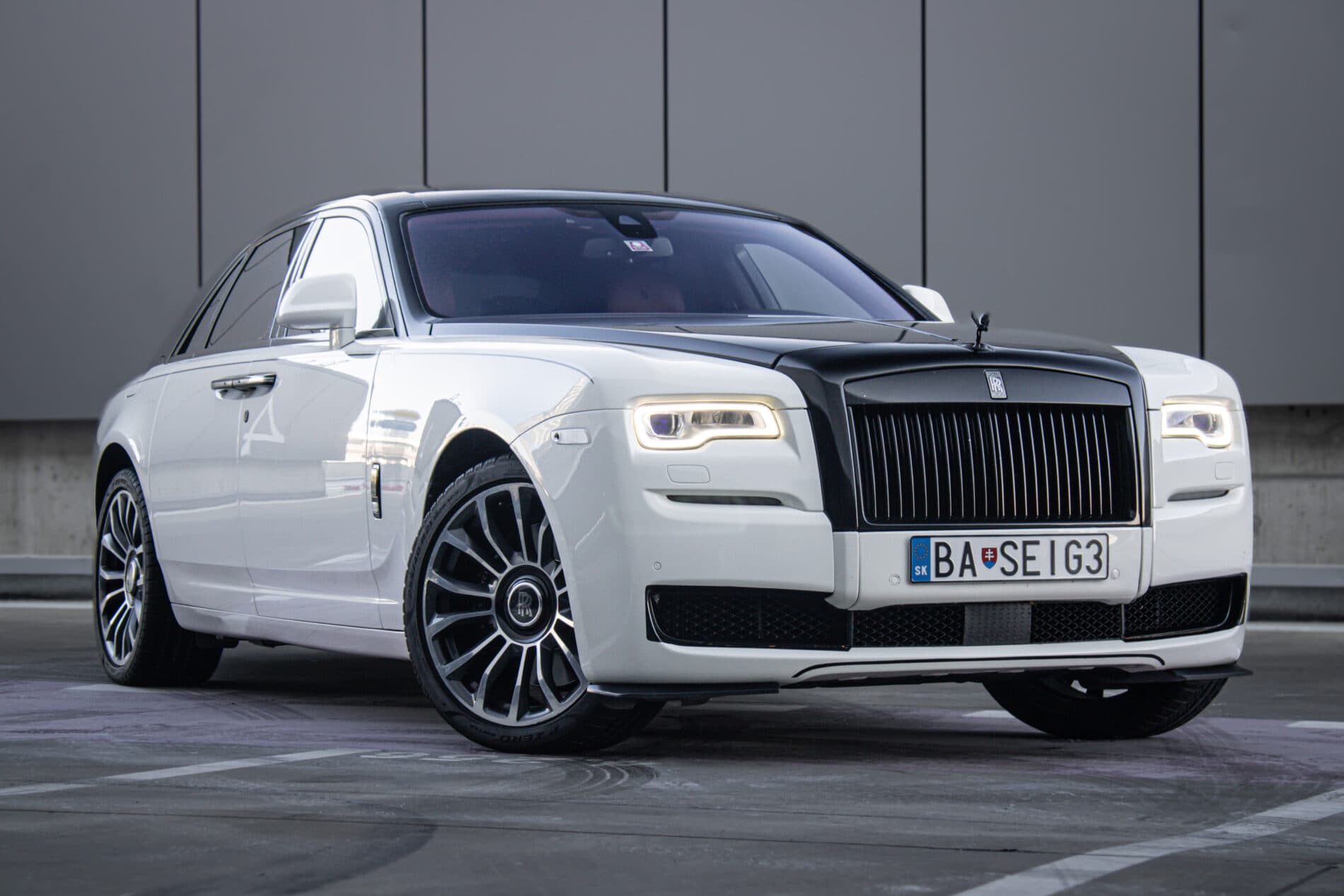 2014 Rolls-Royce Ghost, biela sedan, 89 500 km