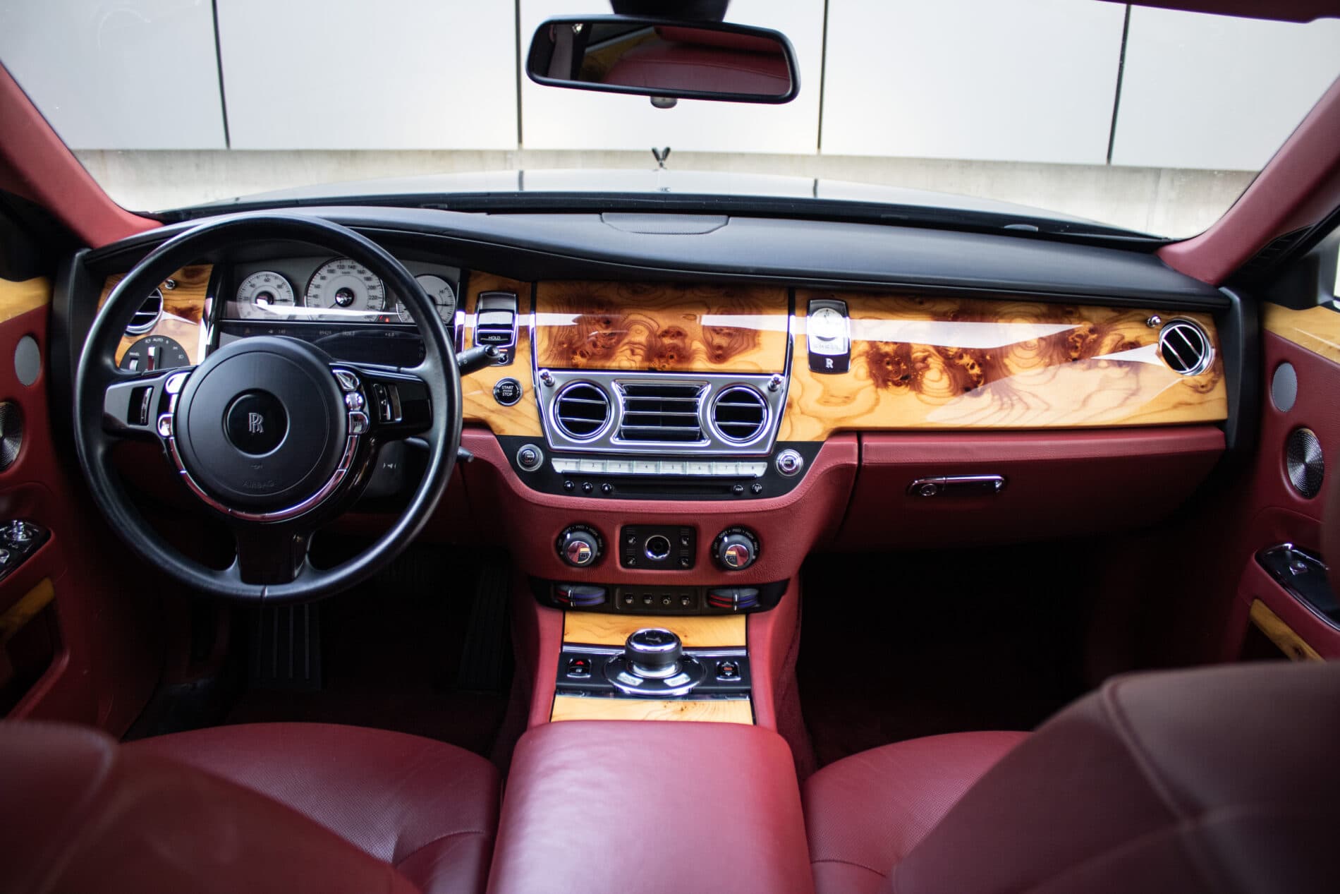 2014 Rolls-Royce Ghost, biela sedan, 89 500 km