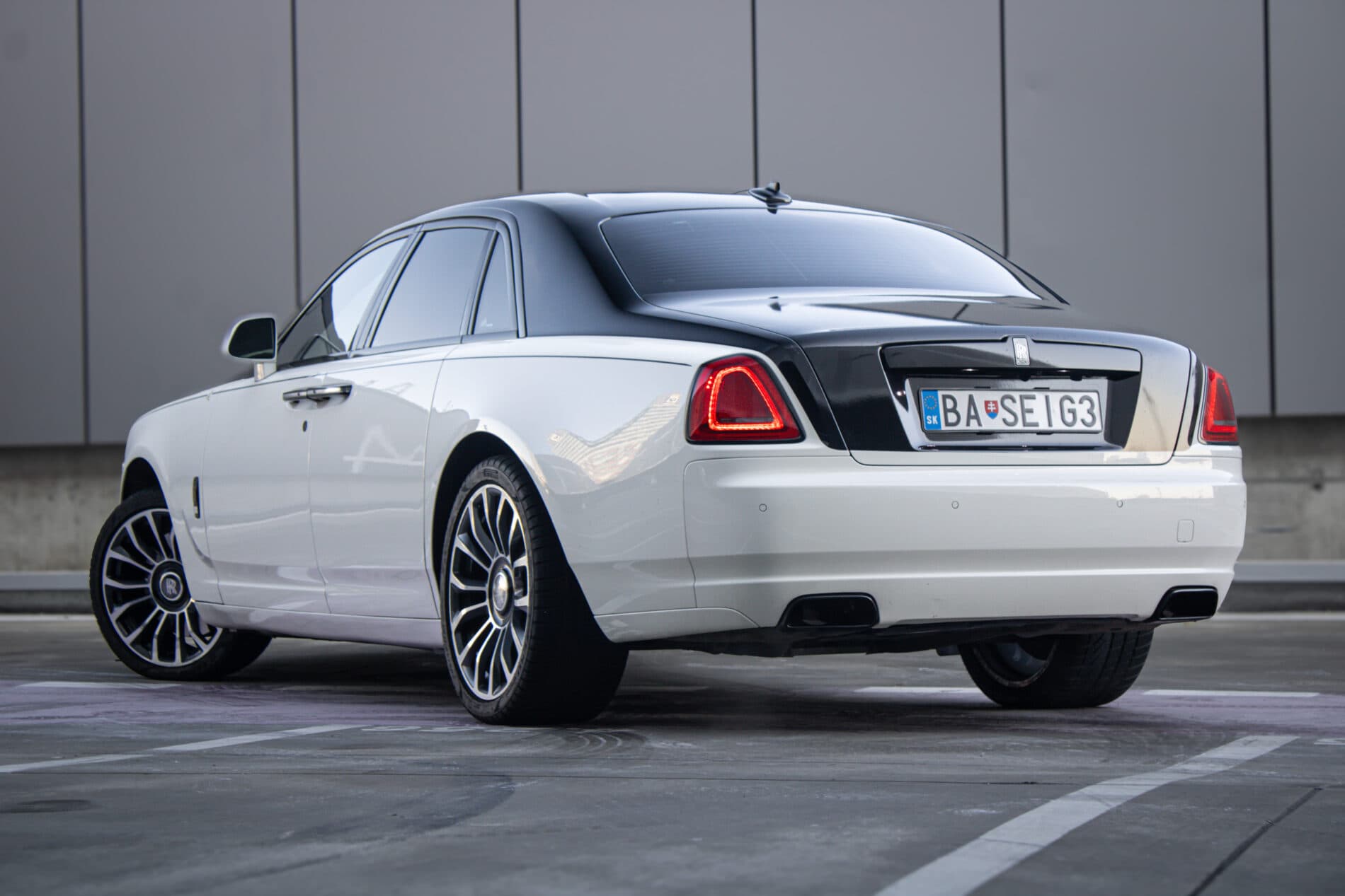 2014 Rolls-Royce Ghost, biela sedan, 89 500 km