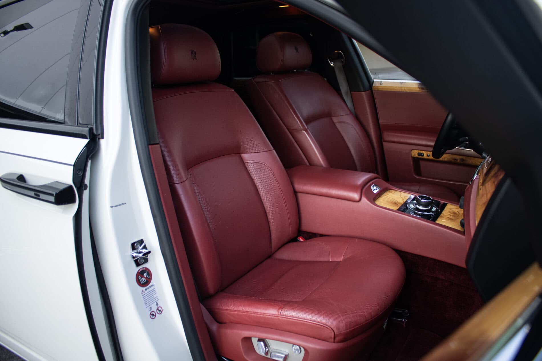 2014 Rolls-Royce Ghost, biela sedan, 89 500 km