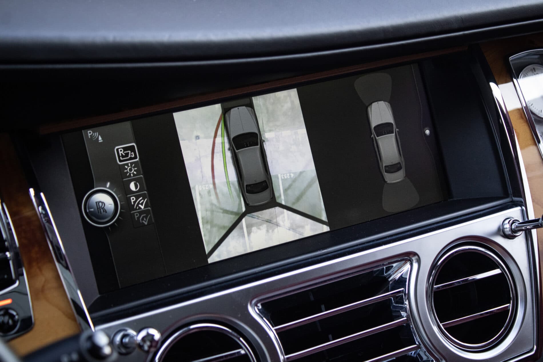 2014 Rolls-Royce Ghost, biela sedan, 89 500 km
