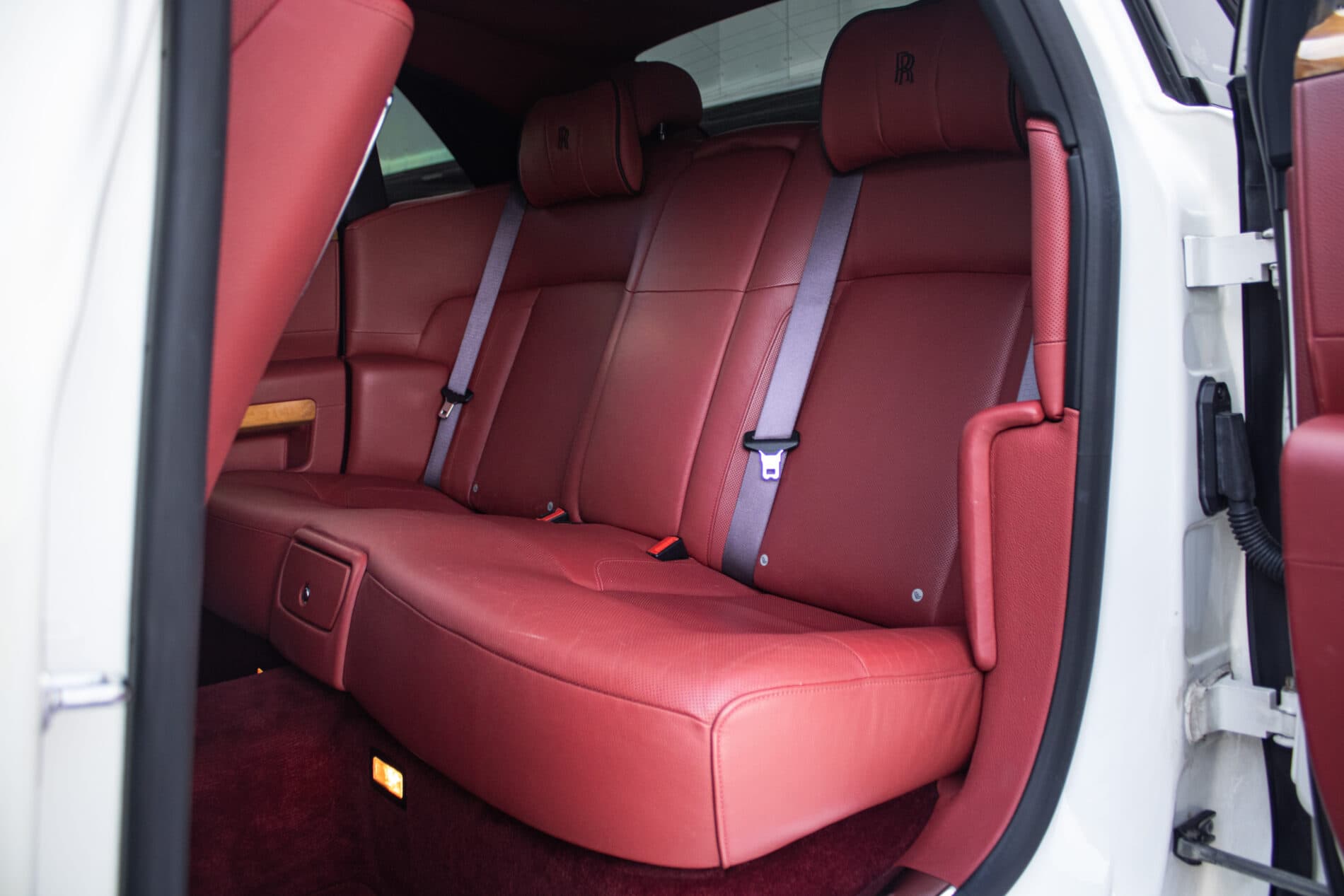 2014 Rolls-Royce Ghost, biela sedan, 89 500 km