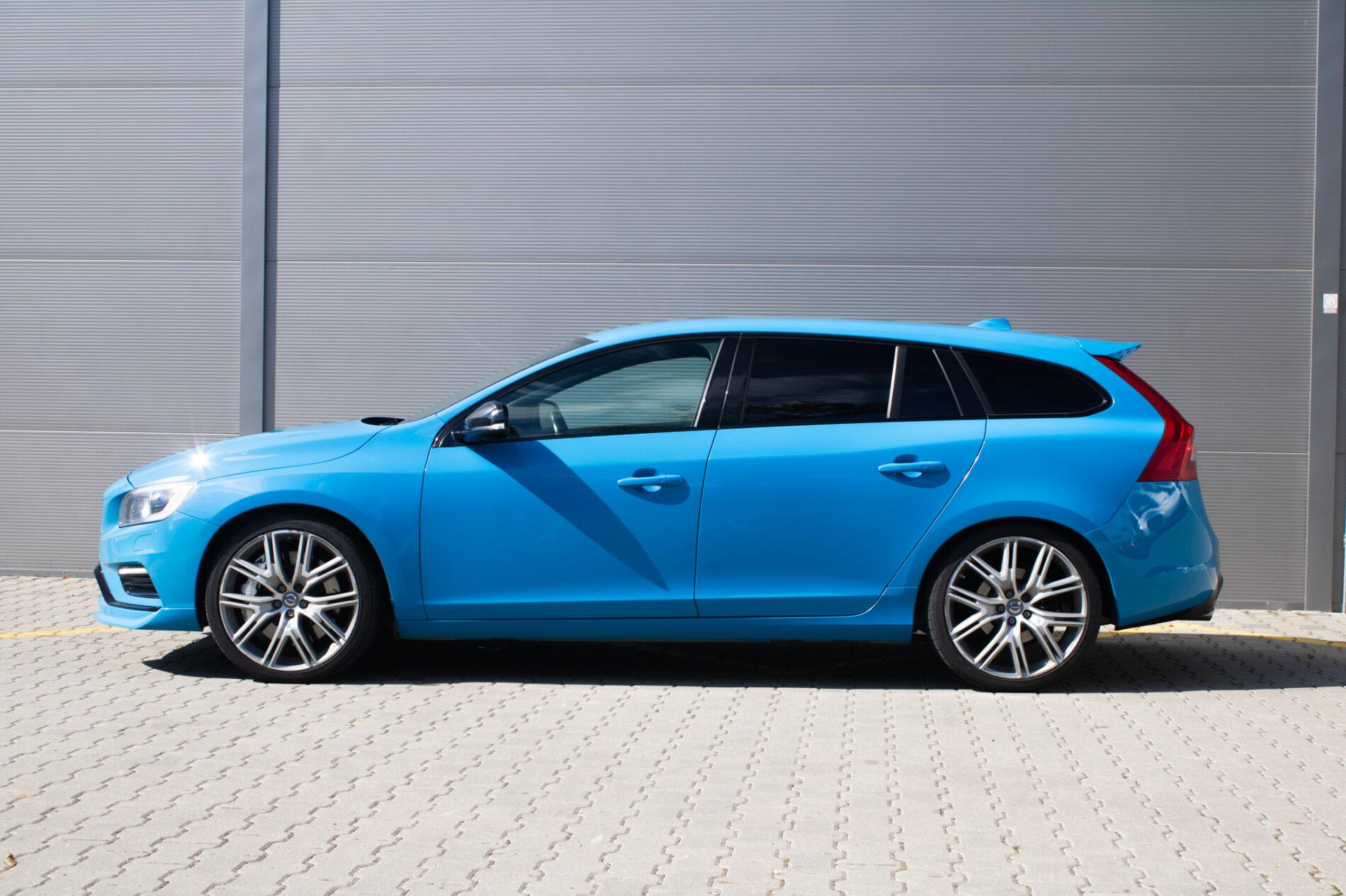 2017 Volvo V60 Polestar, modrá kombi, 57 641 km