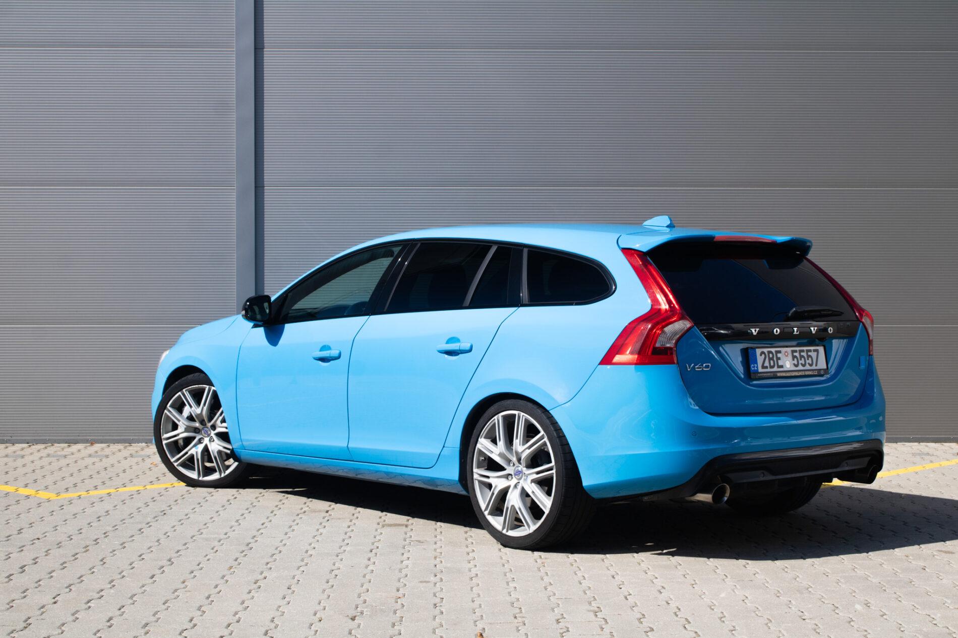 2017 Volvo V60 Polestar, modrá kombi, 57 641 km