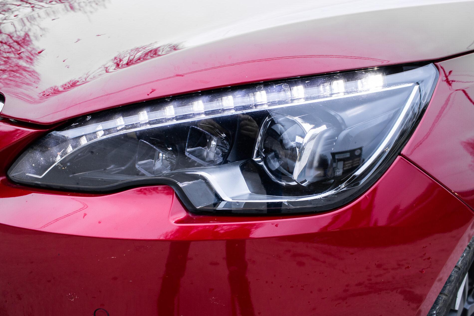 2016 Peugeot 308 GTi, červená hatchback, 30 692 km