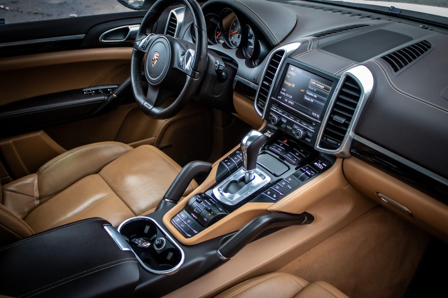 2011 Porsche Cayenne S, biela suv, 295 368 km