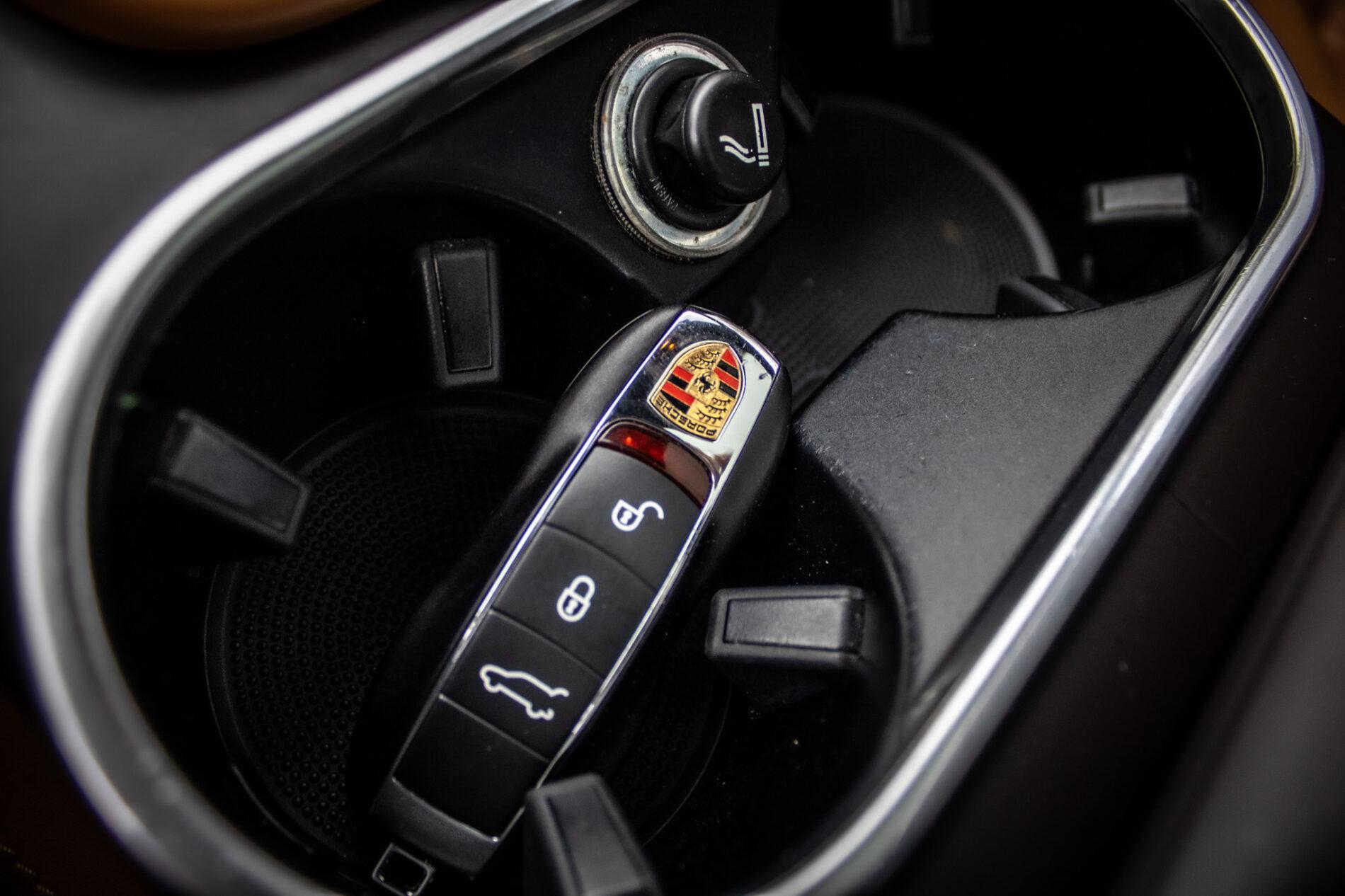 2011 Porsche Cayenne S, biela suv, 295 368 km