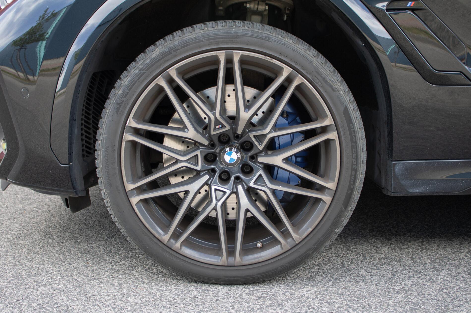 2020 BMW X6 M, čierna suv, 108 787 km
