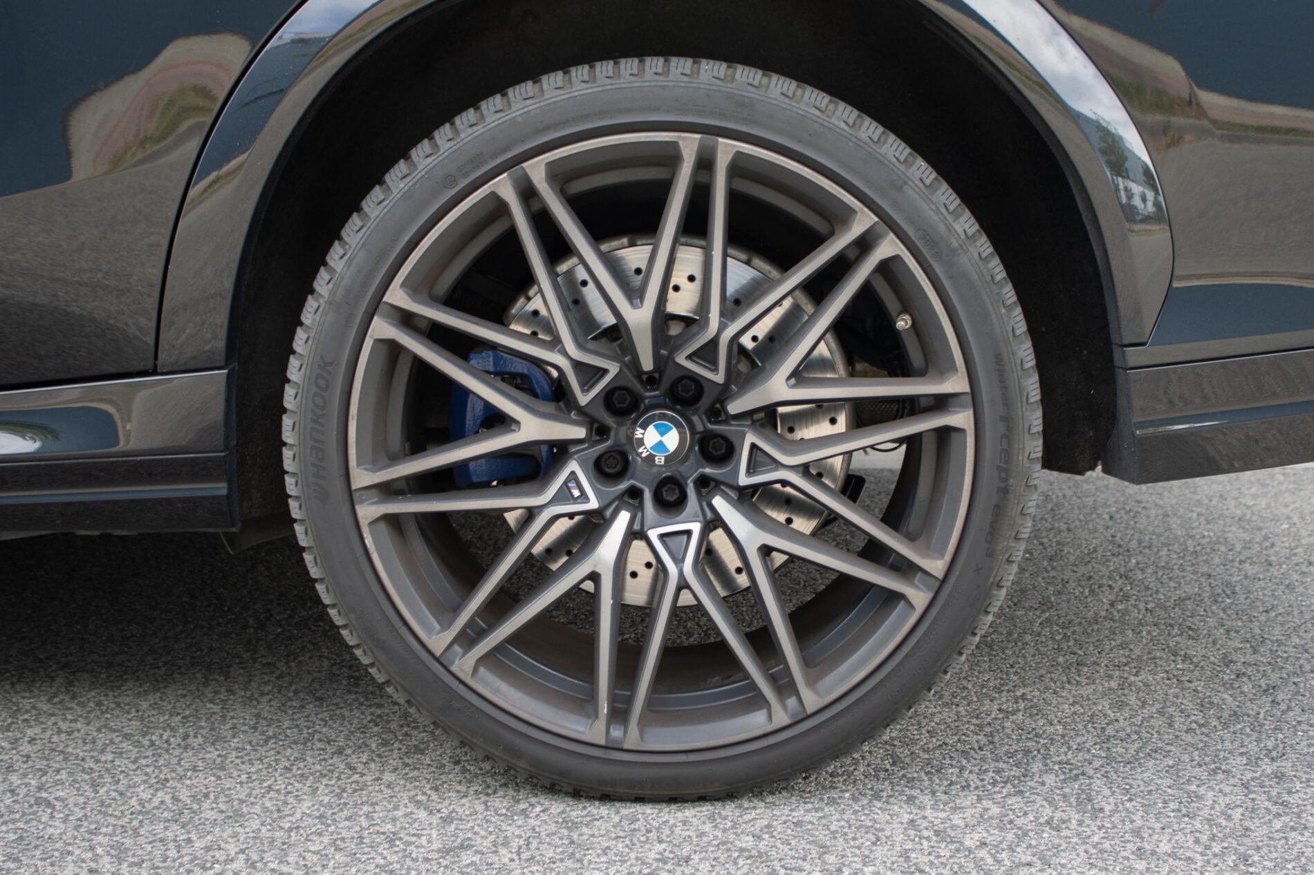 2020 BMW X6 M, čierna suv, 108 787 km