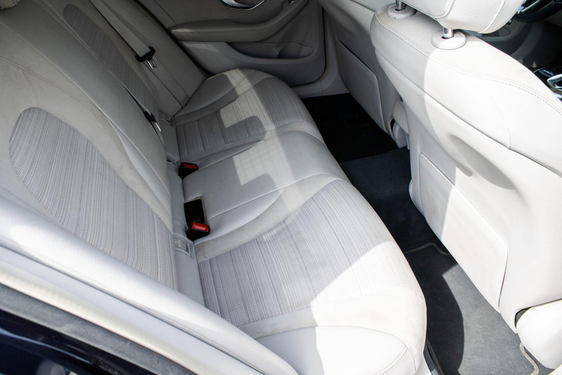 2015 Mercedes-Benz C 400, modrá sedan, 191 643 km