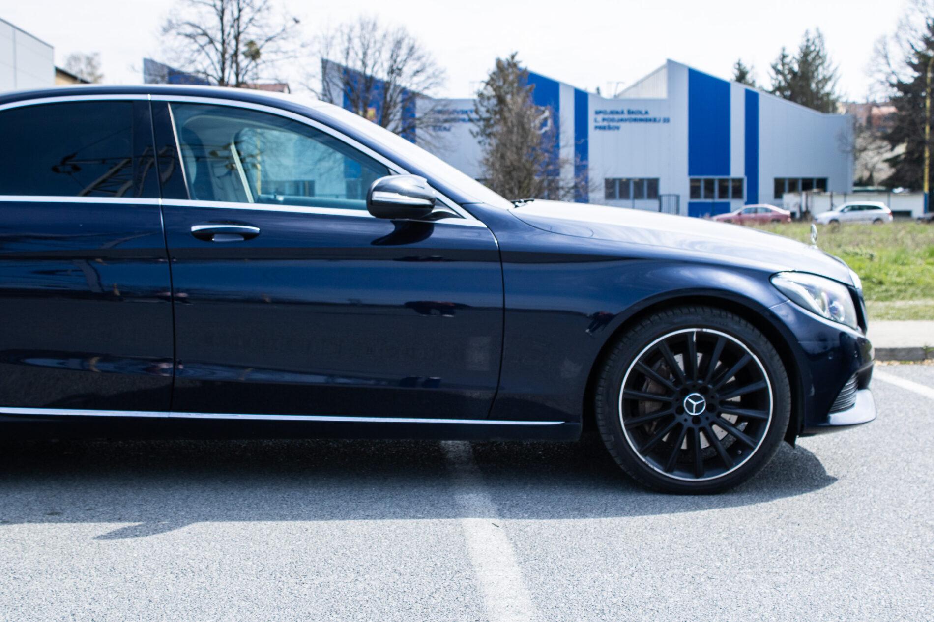 2015 Mercedes-Benz C 400, modrá sedan, 191 643 km