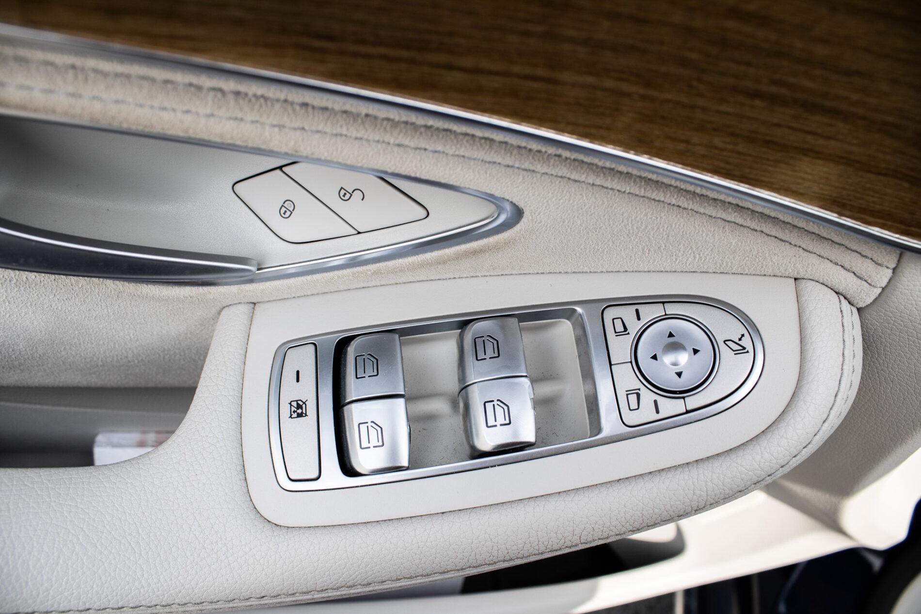 2015 Mercedes-Benz C 400, modrá sedan, 191 643 km