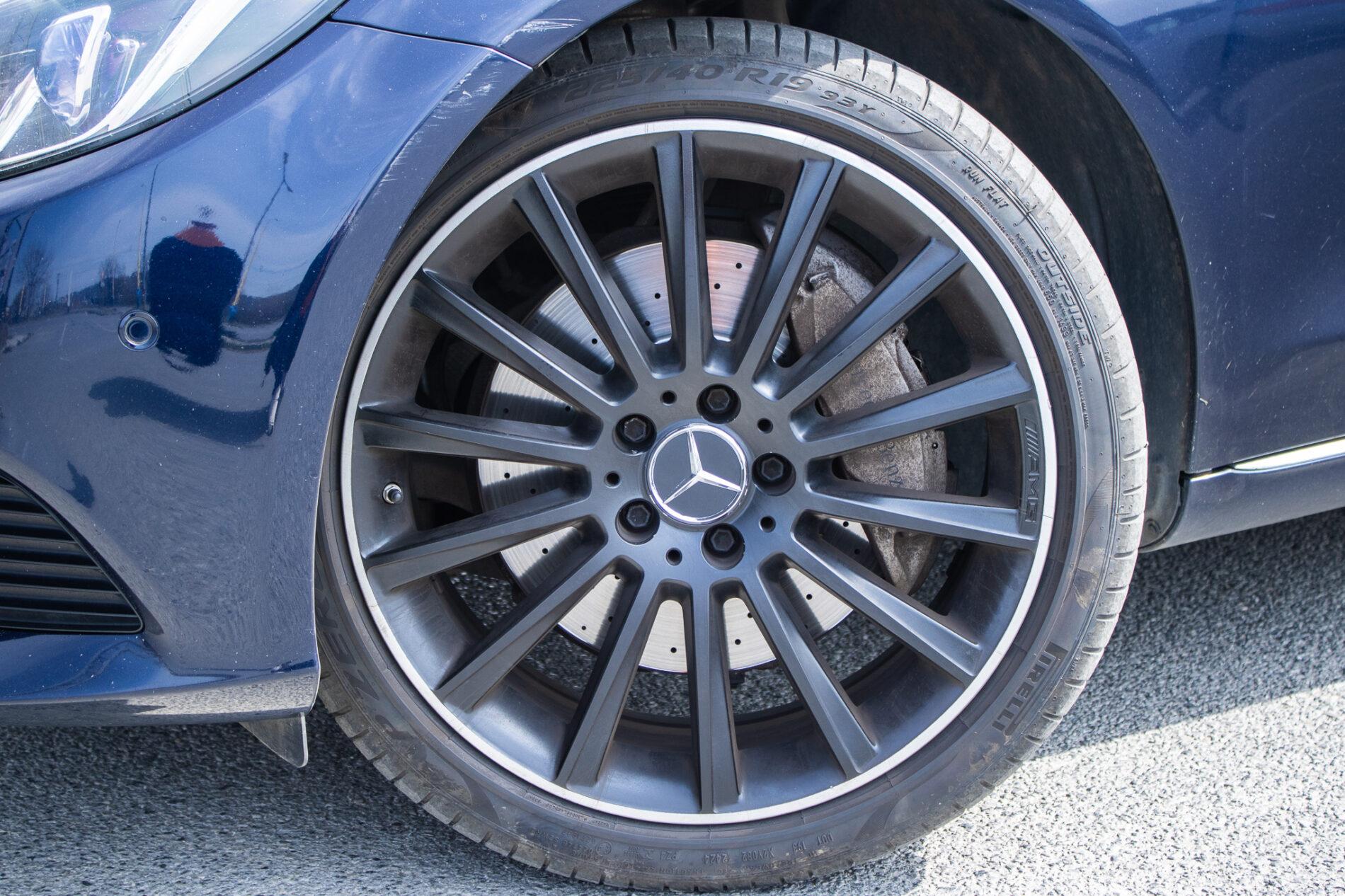 2015 Mercedes-Benz C 400, modrá sedan, 191 643 km