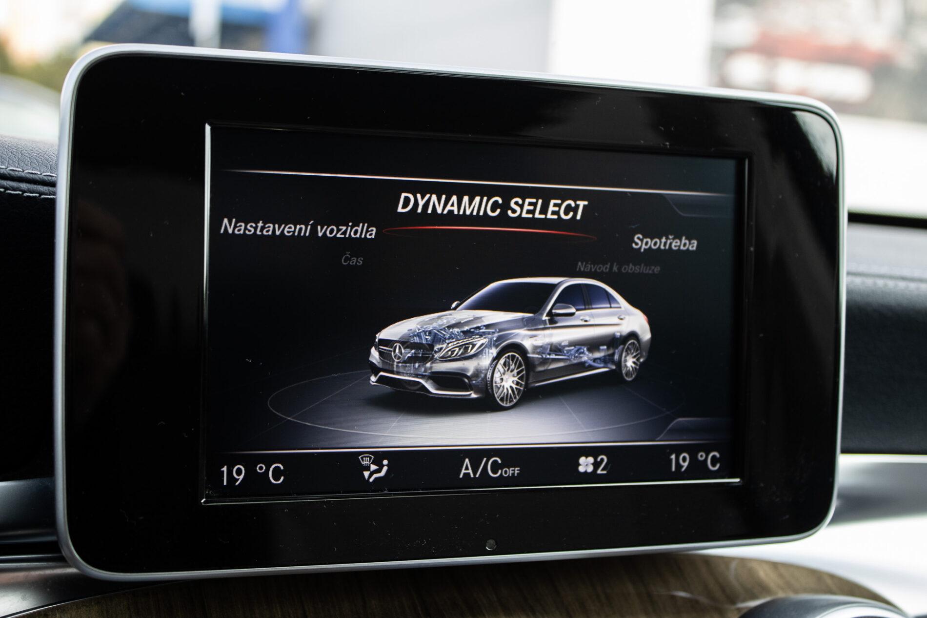 2015 Mercedes-Benz C 400, modrá sedan, 191 643 km