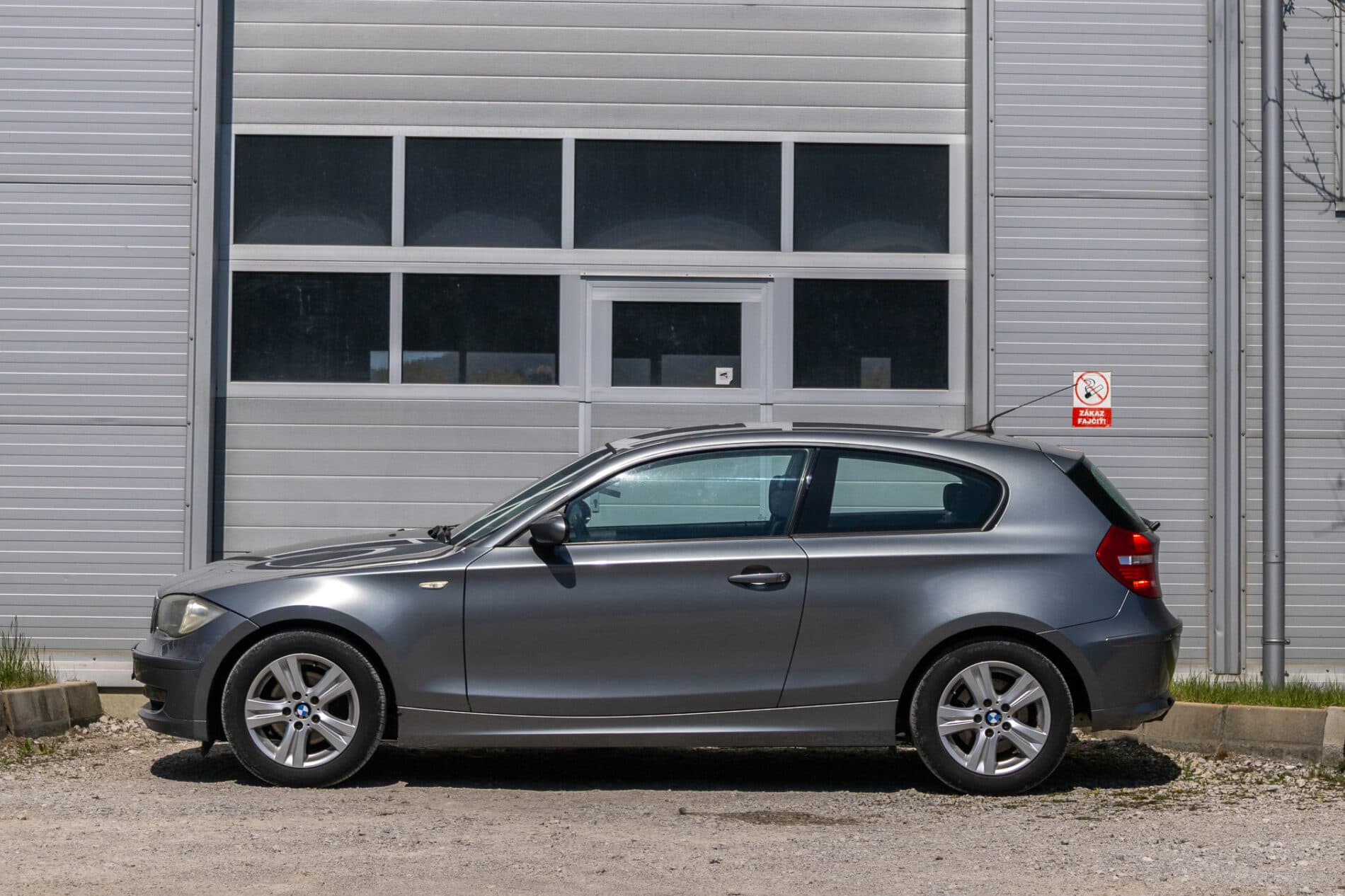 2009 BMW 120i, sivá kupé, 148 765 km