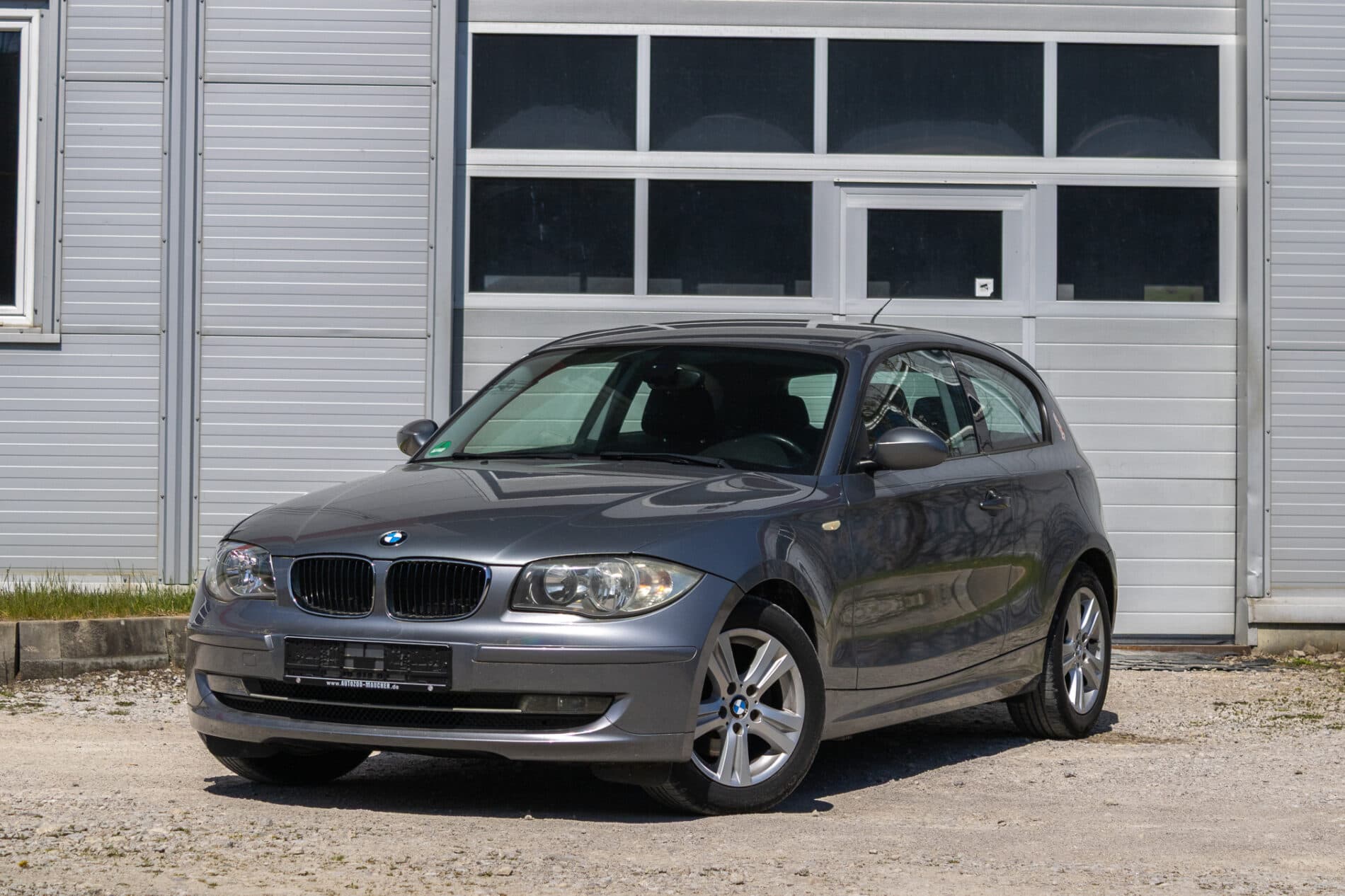 2009 BMW 120i, sivá kupé, 148 765 km