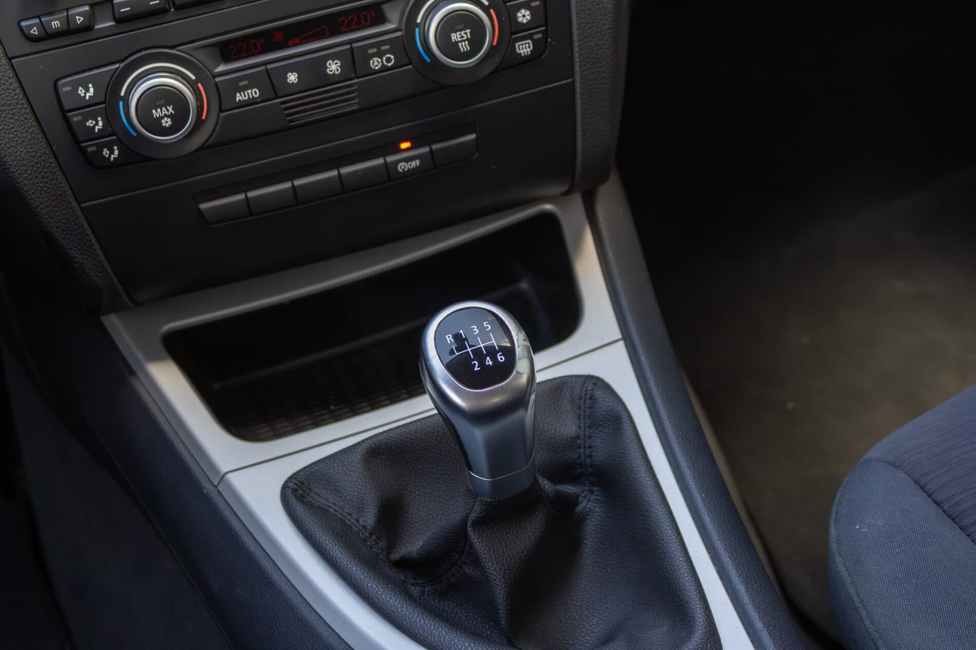 2009 BMW 120i, sivá kupé, 148 765 km