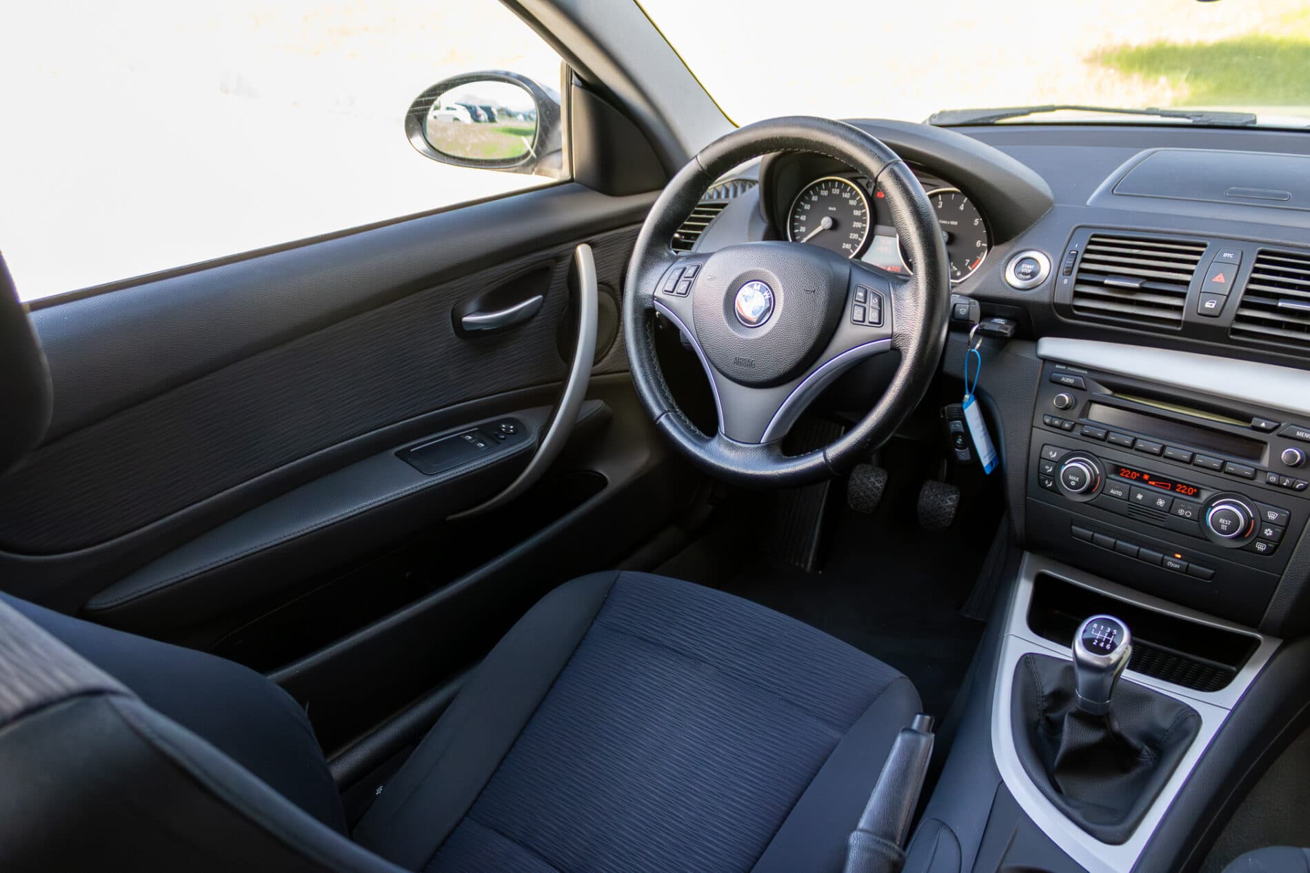 2009 BMW 120i, sivá kupé, 148 765 km