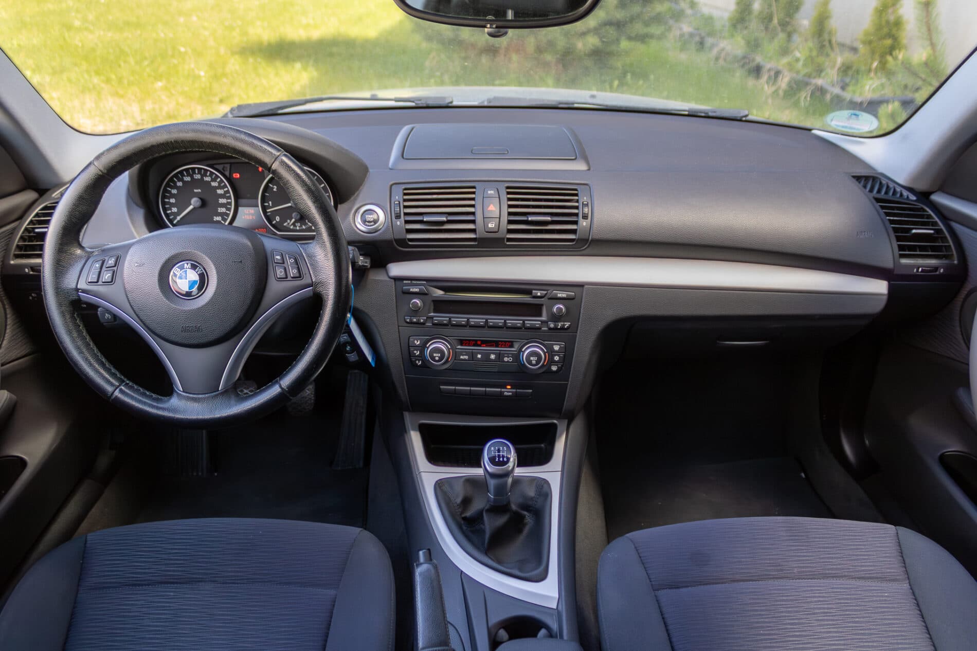 2009 BMW 120i, sivá kupé, 148 765 km