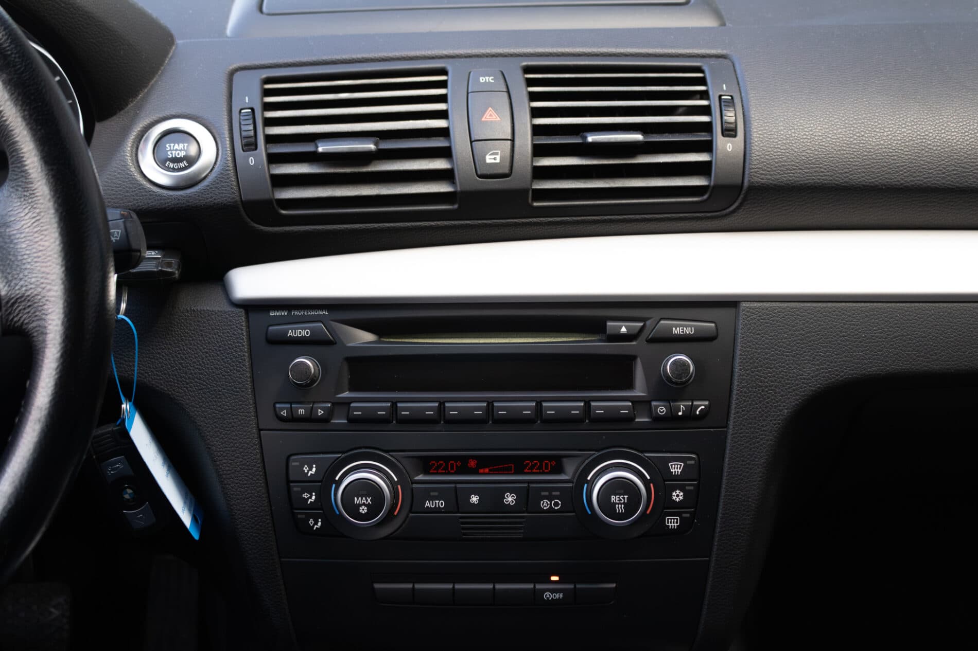 2009 BMW 120i, sivá kupé, 148 765 km