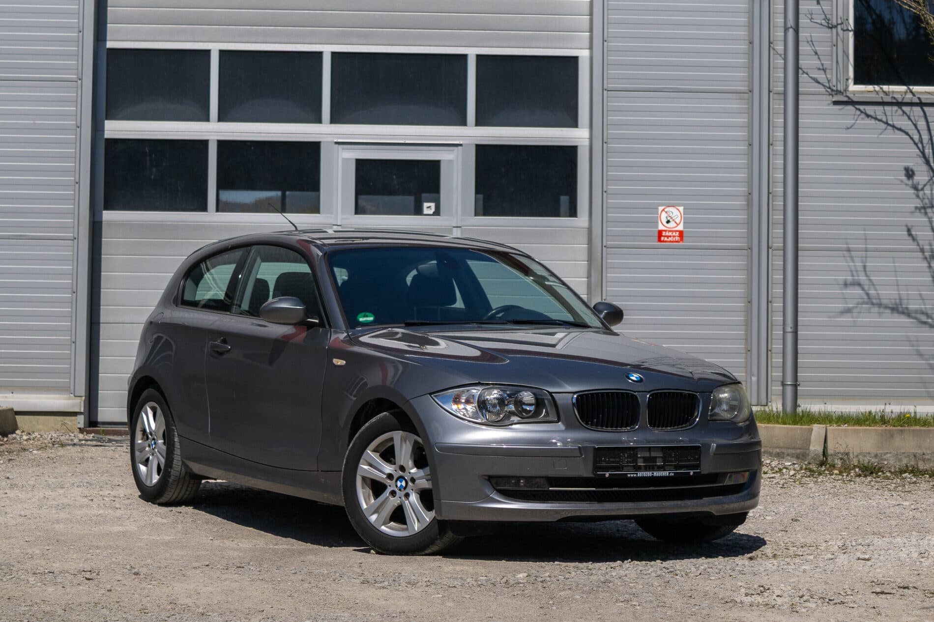2009 BMW 120i, sivá kupé, 148 765 km