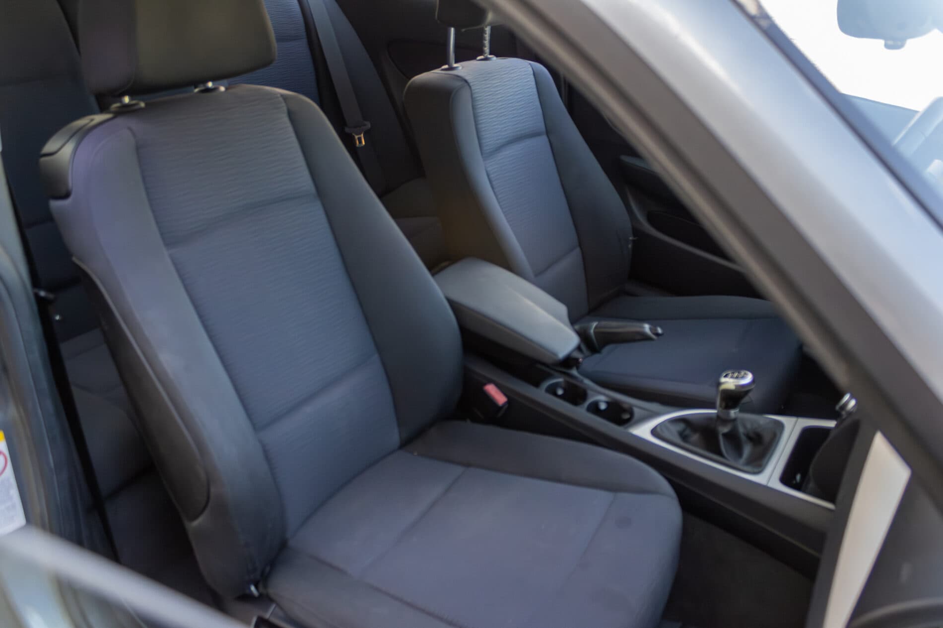 2009 BMW 120i, sivá kupé, 148 765 km