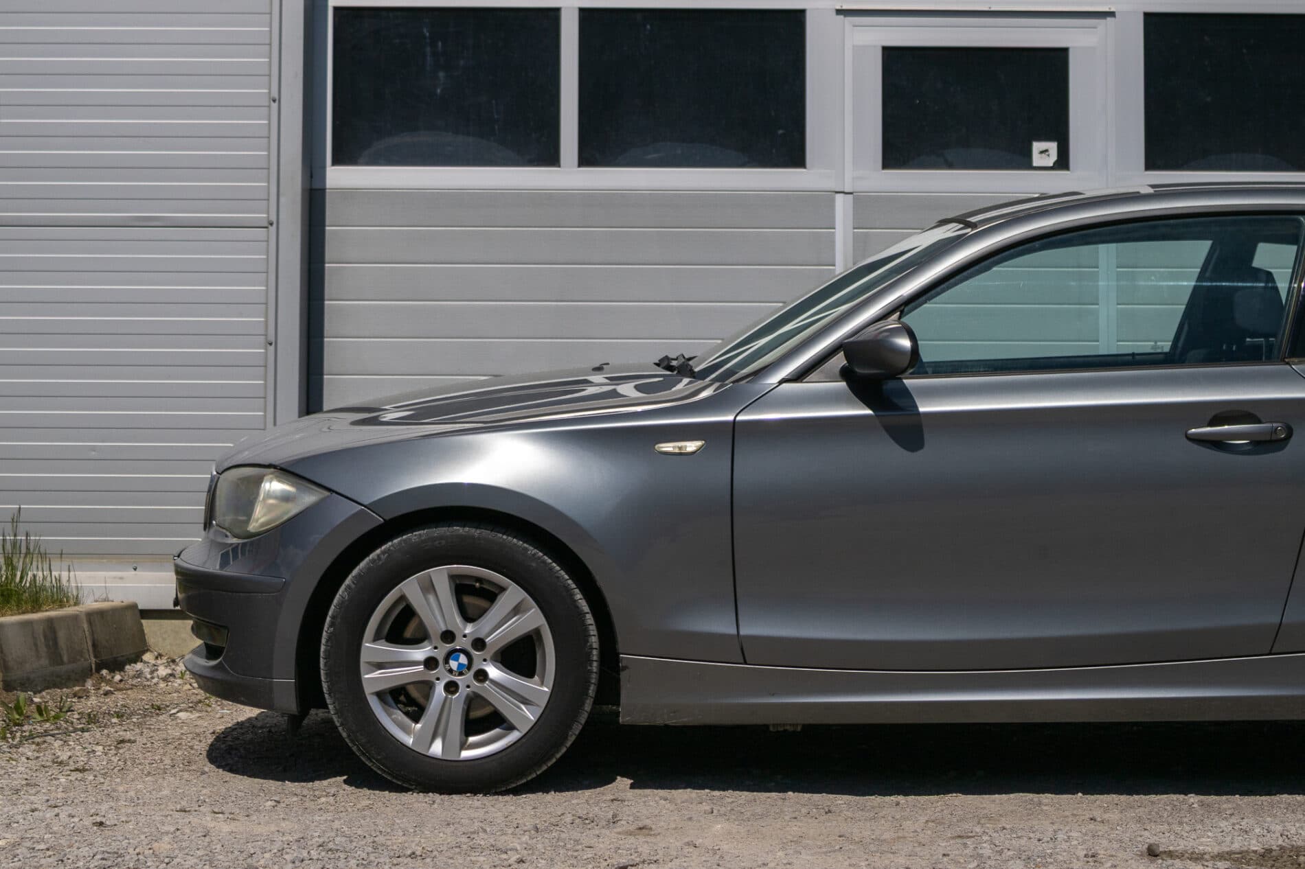 2009 BMW 120i, sivá kupé, 148 765 km