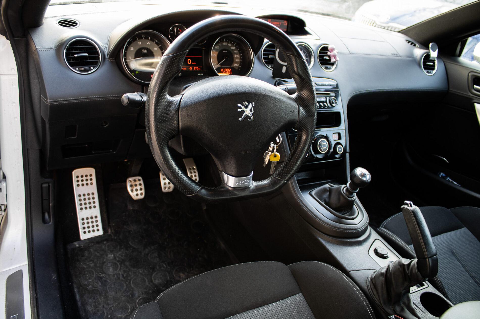 2012 Peugeot RCZ, biela kupé, 171 601 km