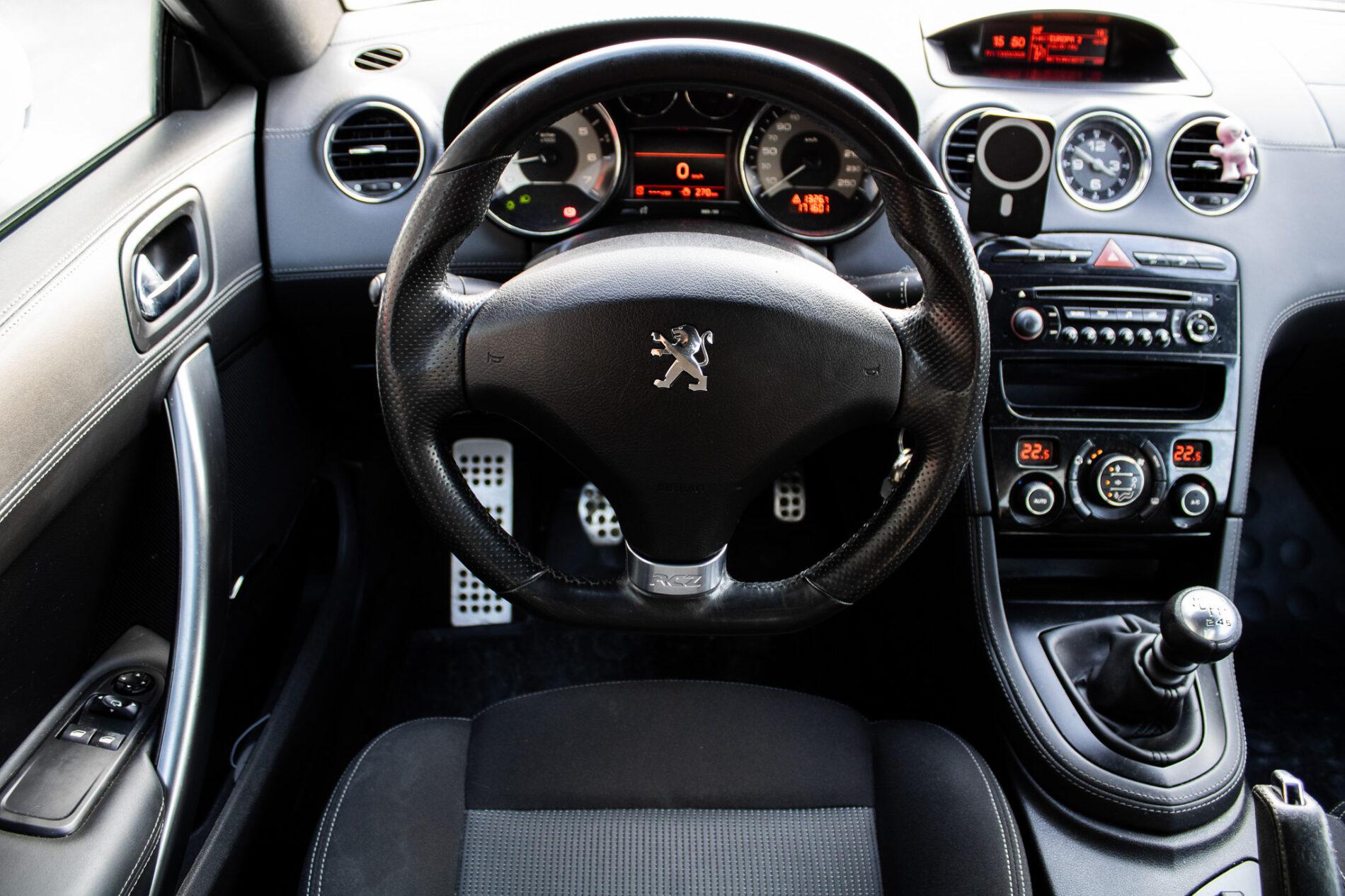 2012 Peugeot RCZ, biela kupé, 171 601 km