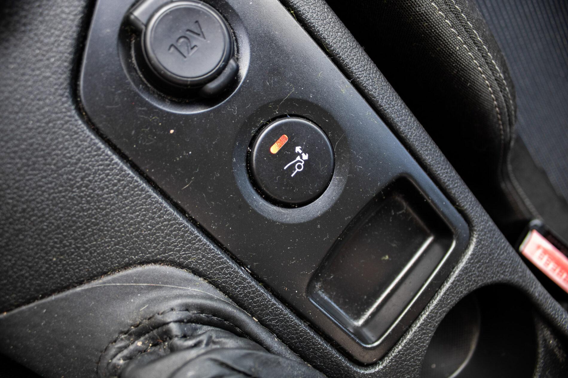 2012 Peugeot RCZ, biela kupé, 171 601 km