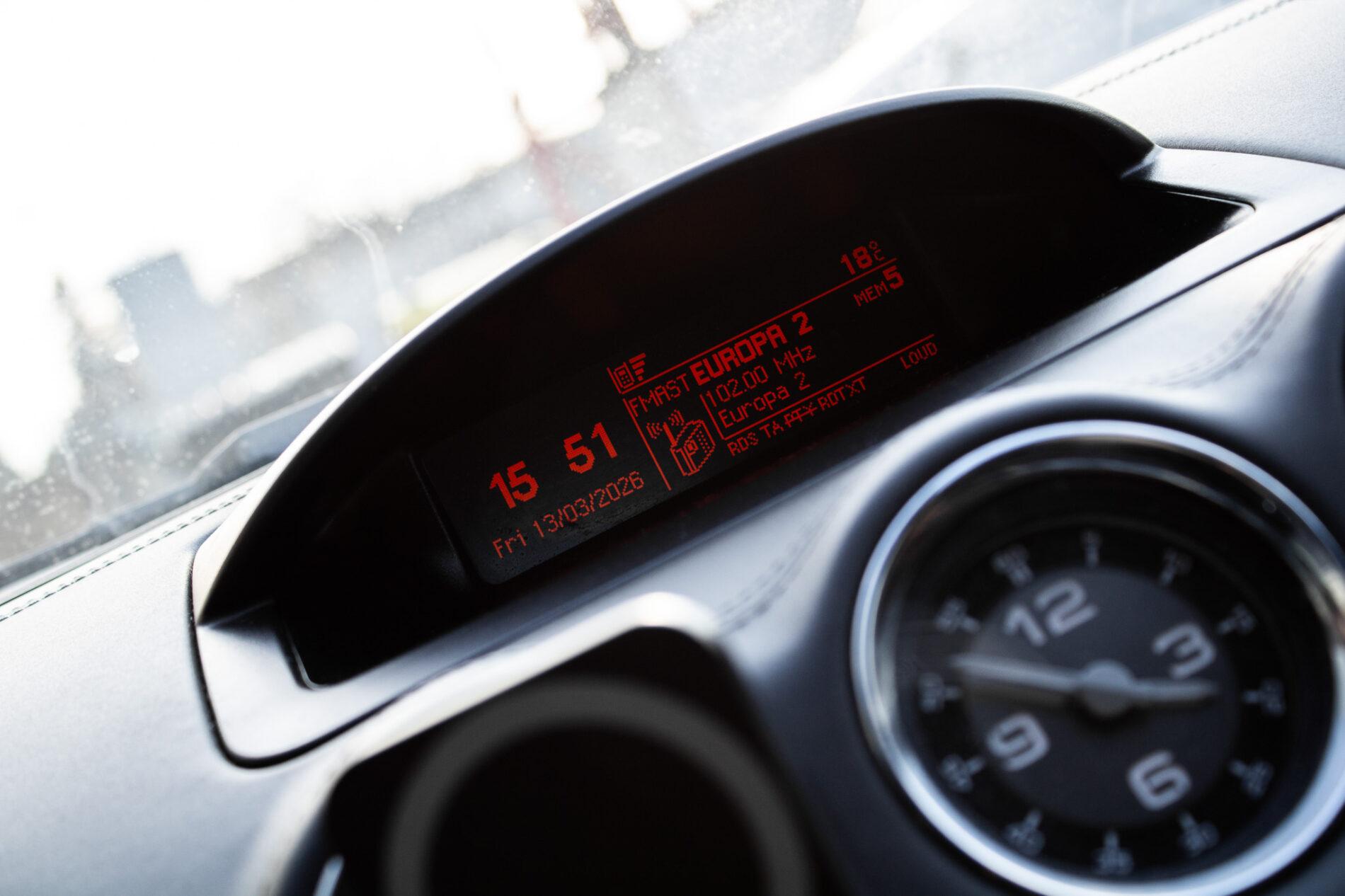2012 Peugeot RCZ, biela kupé, 171 601 km