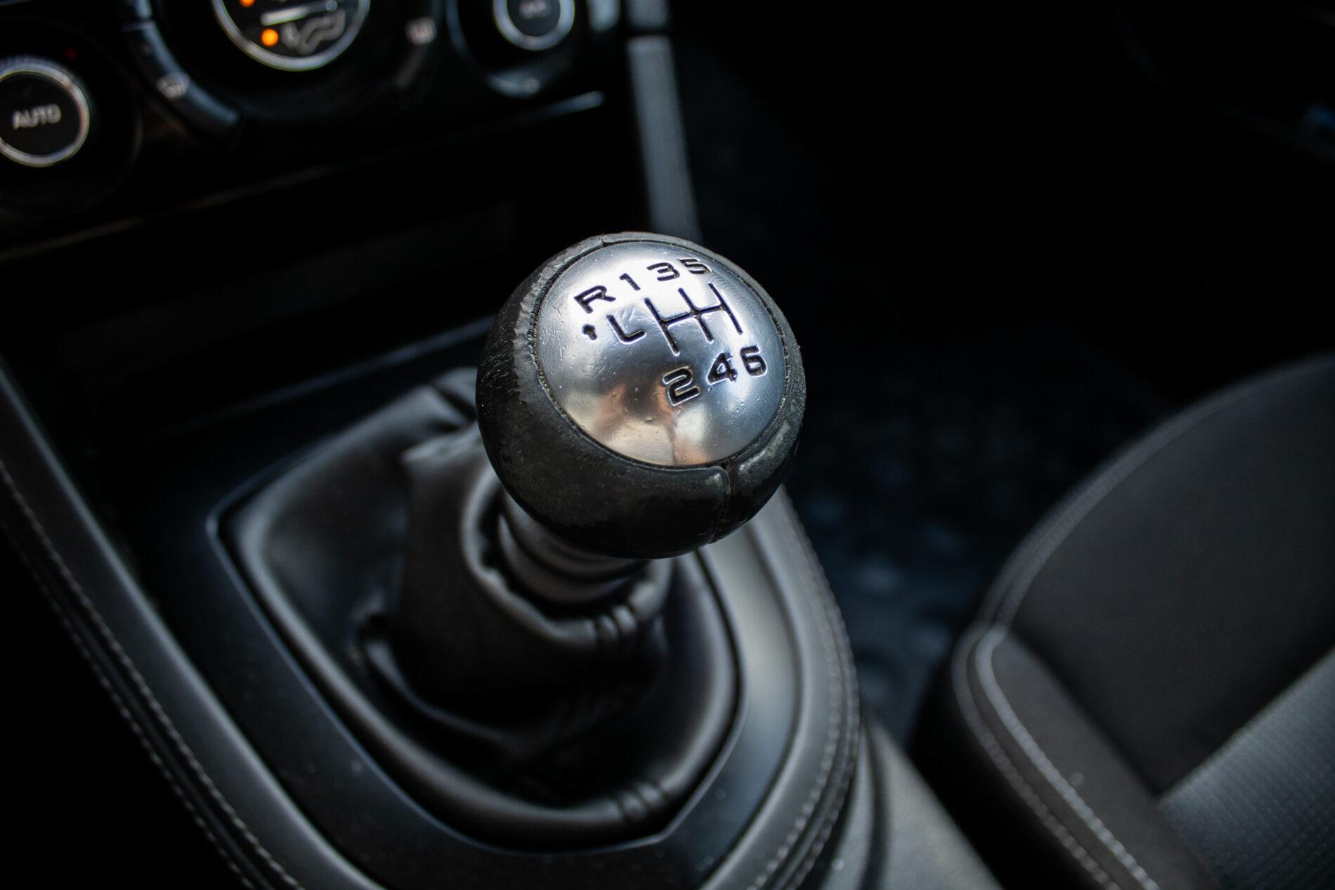 2012 Peugeot RCZ, biela kupé, 171 601 km