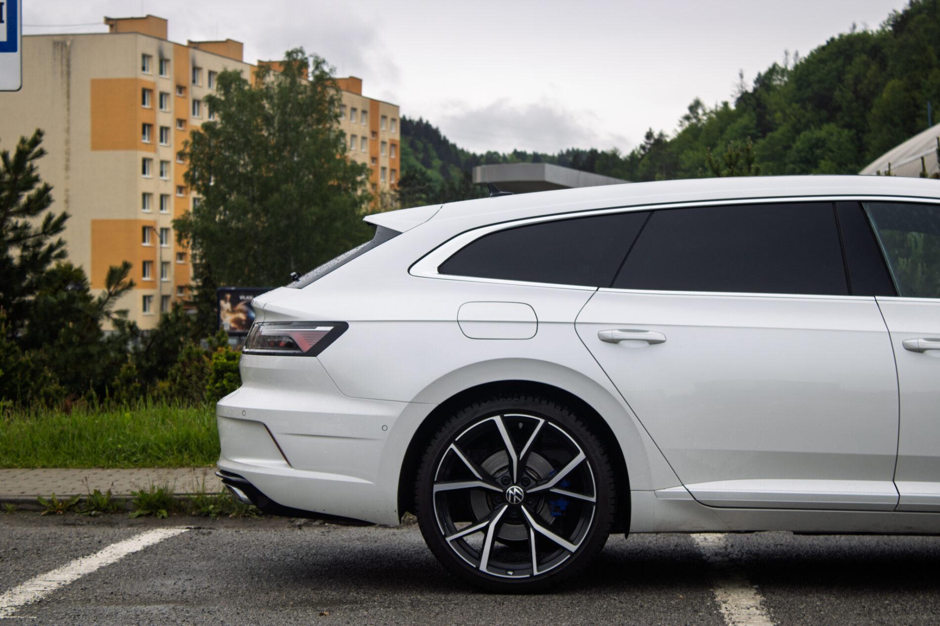 2022 Volkswagen Arteon R, biela kombi, 64 564 km