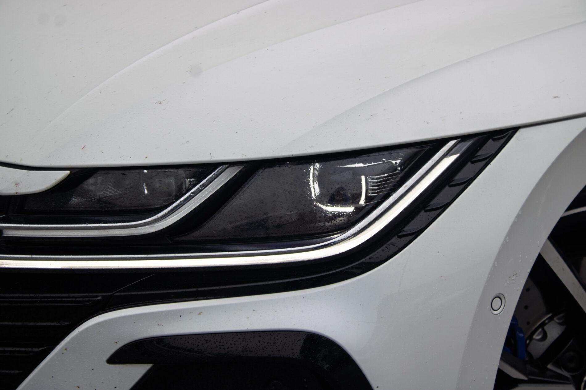 2022 Volkswagen Arteon R, biela kombi, 64 564 km