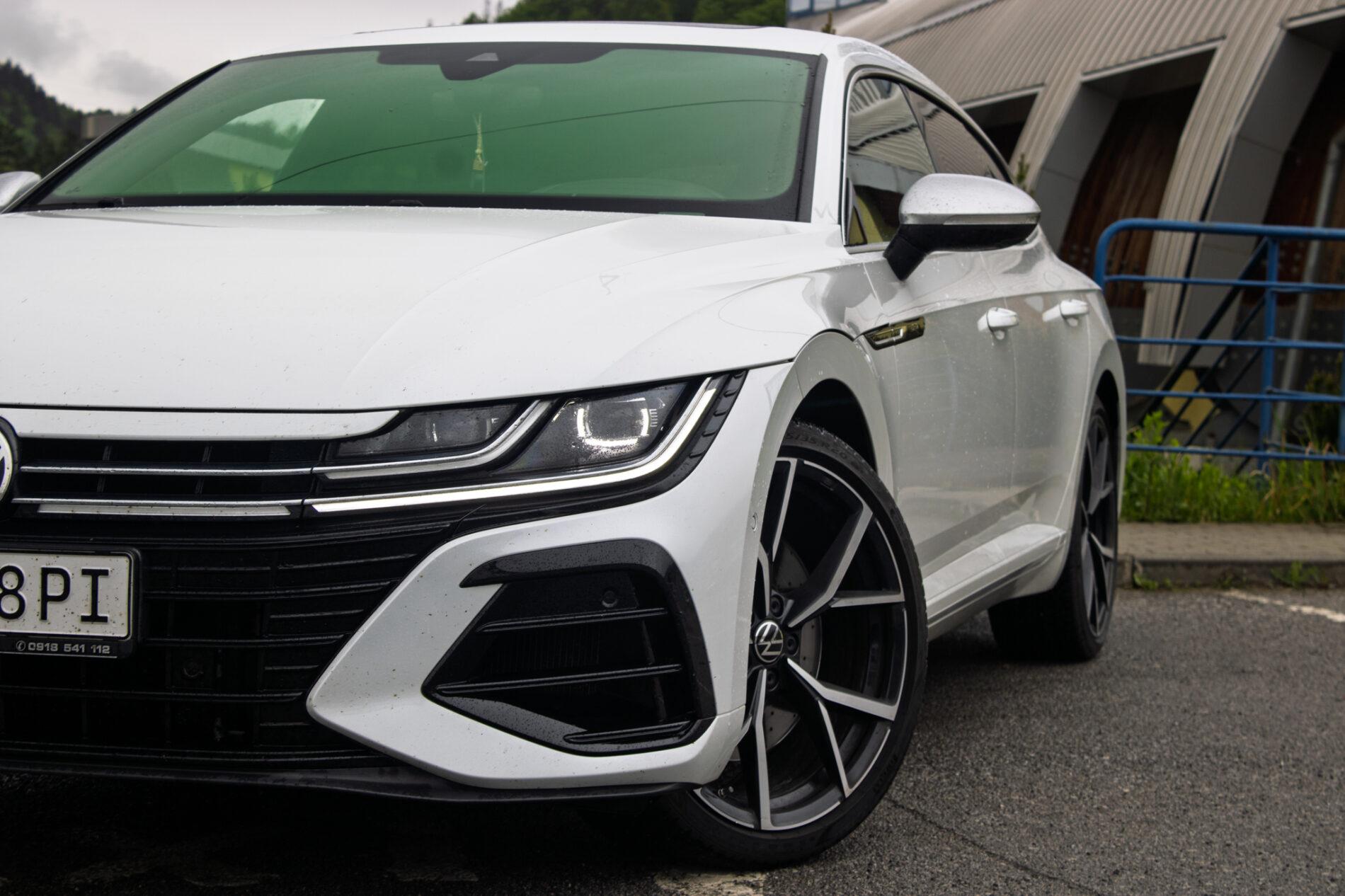 2022 Volkswagen Arteon R, biela kombi, 64 564 km