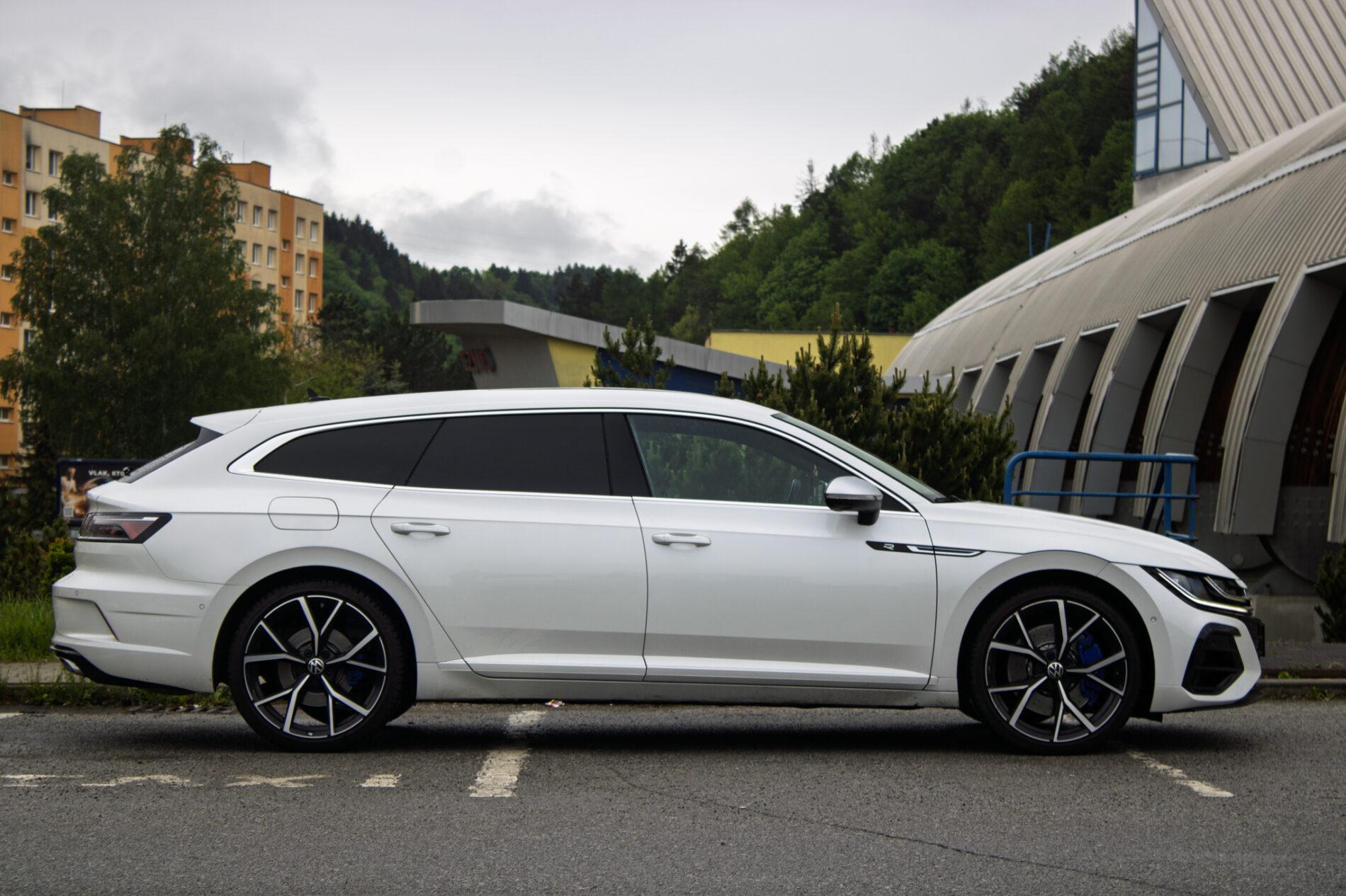 2022 Volkswagen Arteon R, biela kombi, 64 564 km