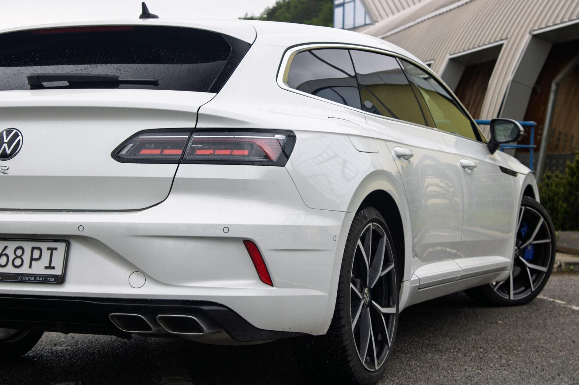 2022 Volkswagen Arteon R, biela kombi, 64 564 km