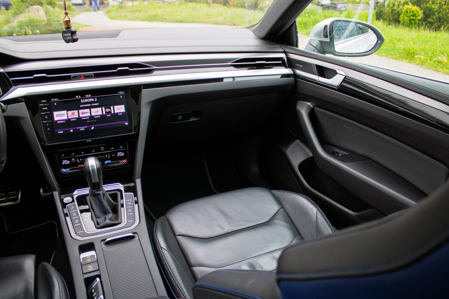 2022 Volkswagen Arteon R, biela kombi, 64 564 km