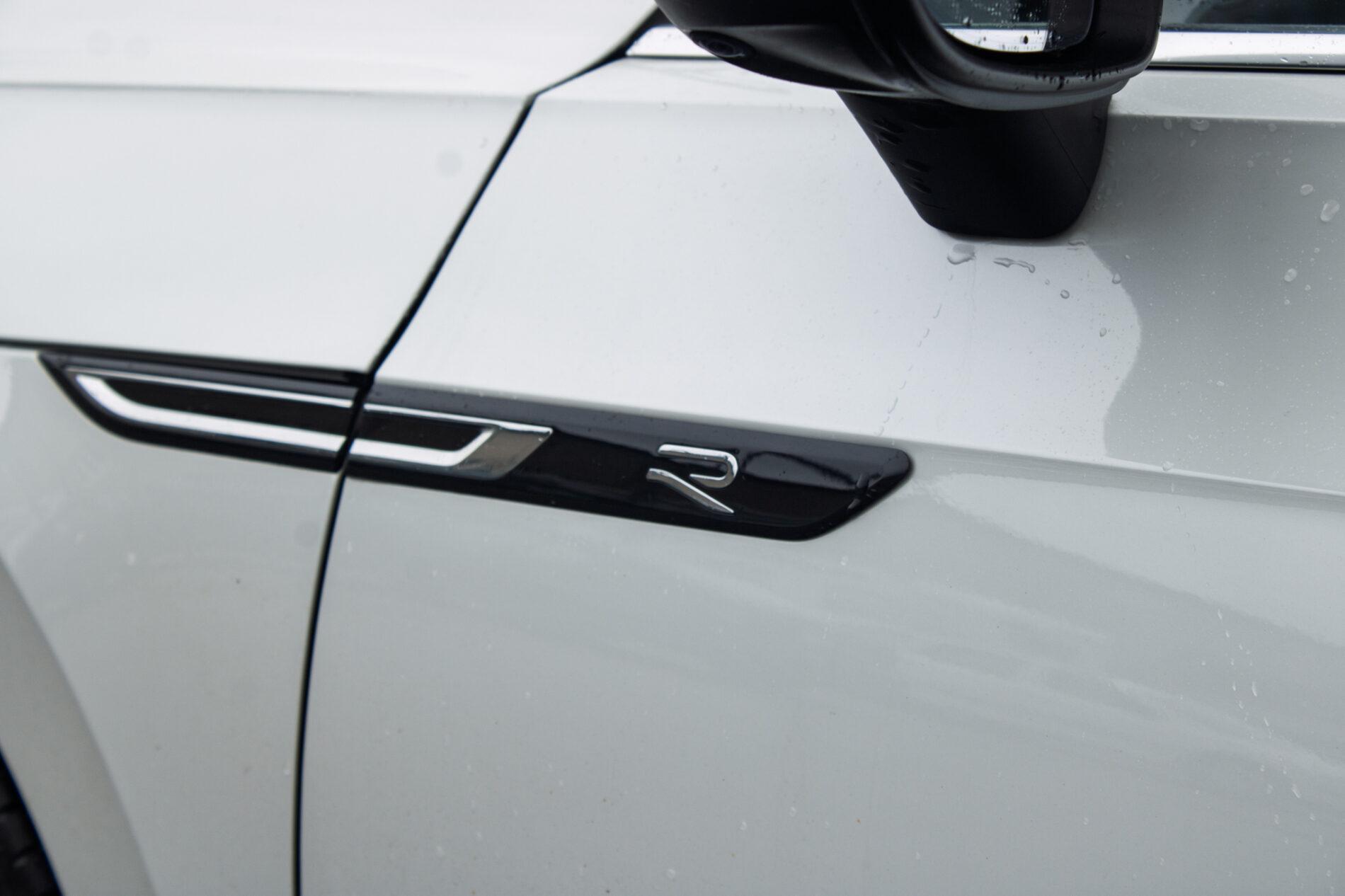 2022 Volkswagen Arteon R, biela kombi, 64 564 km