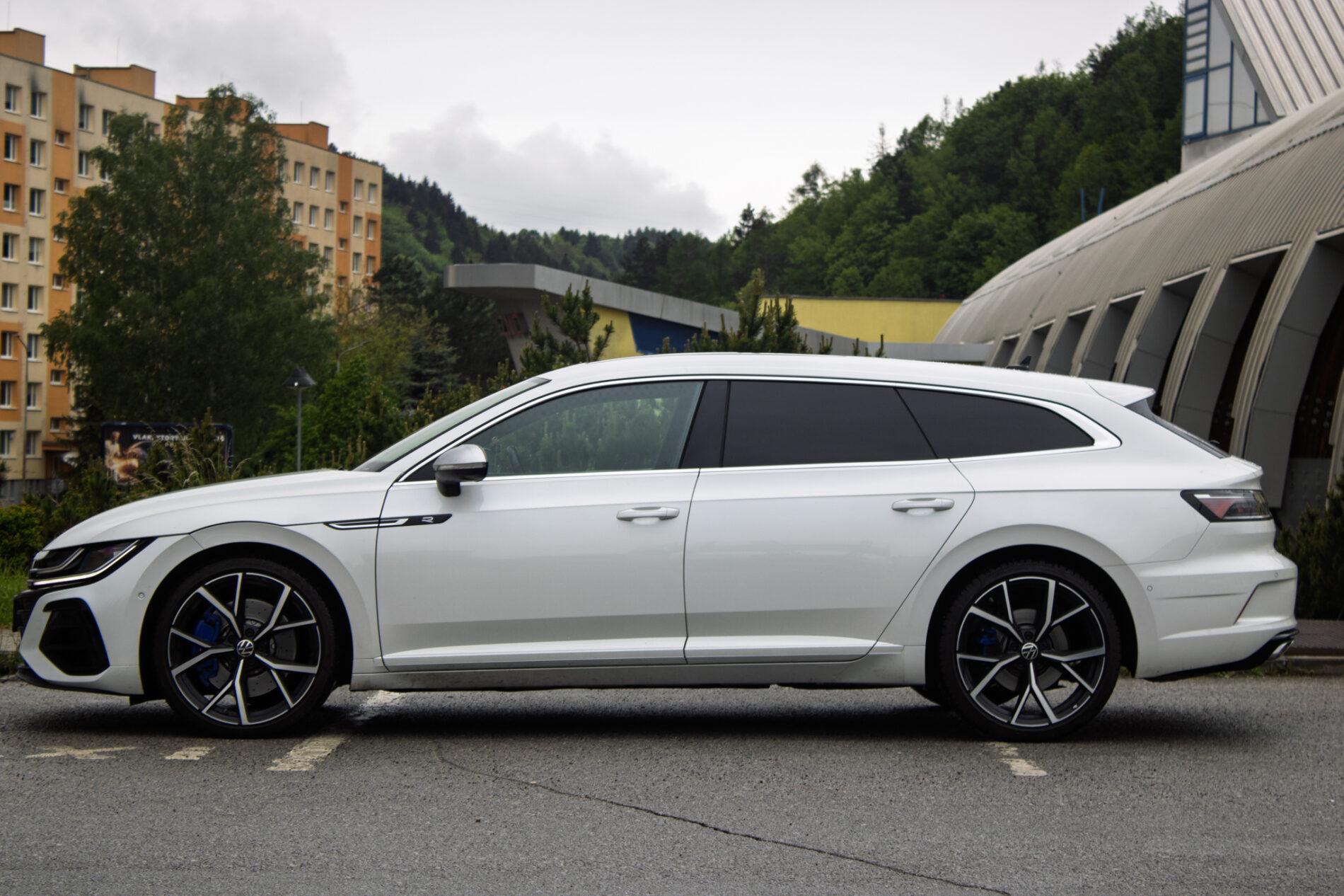 2022 Volkswagen Arteon R, biela kombi, 64 564 km